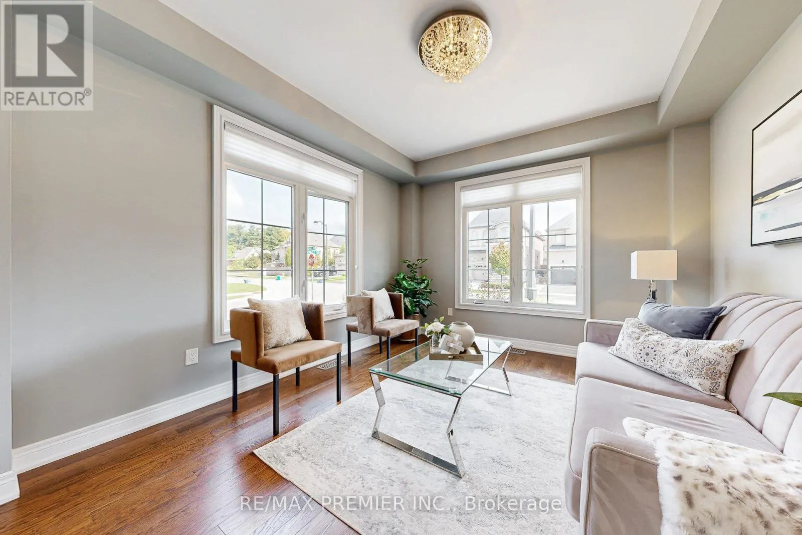 28 RIVOLI DRIVE