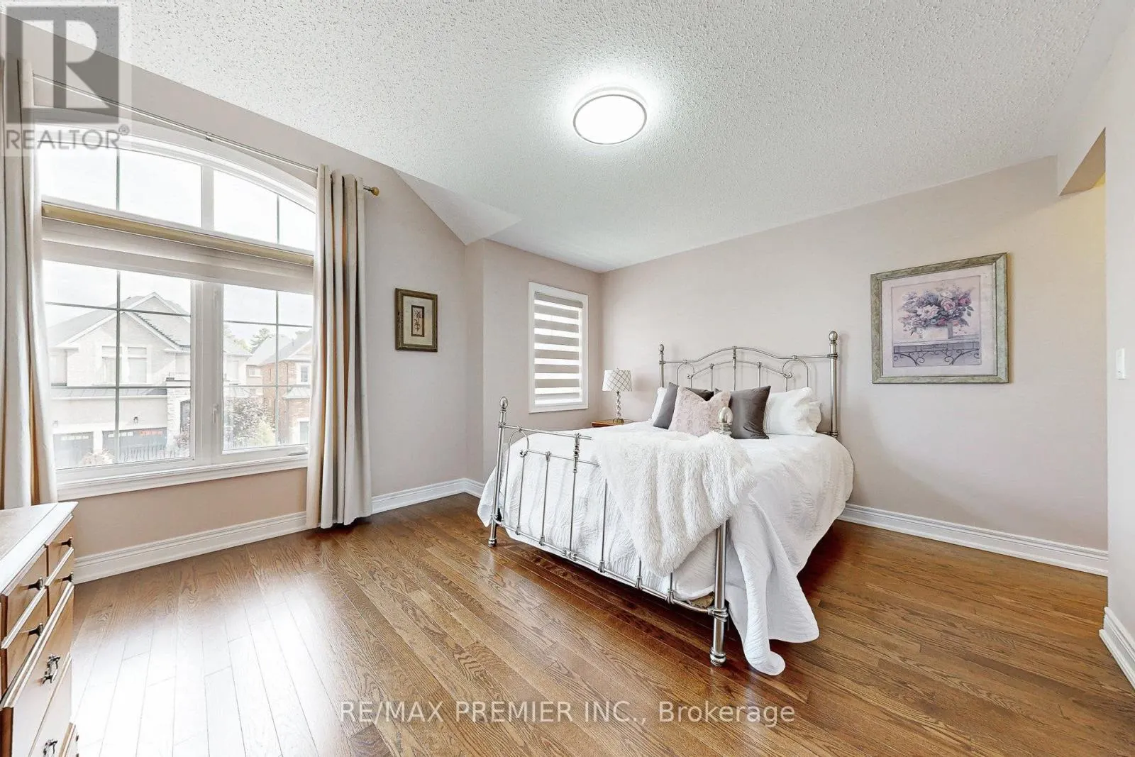 28 RIVOLI DRIVE