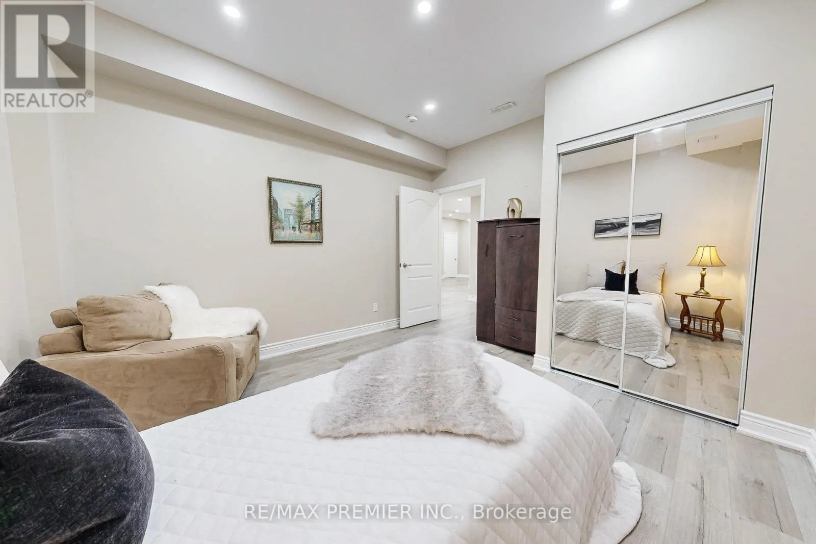 28 RIVOLI DRIVE