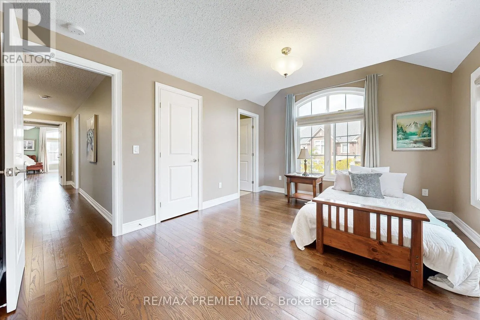 28 RIVOLI DRIVE