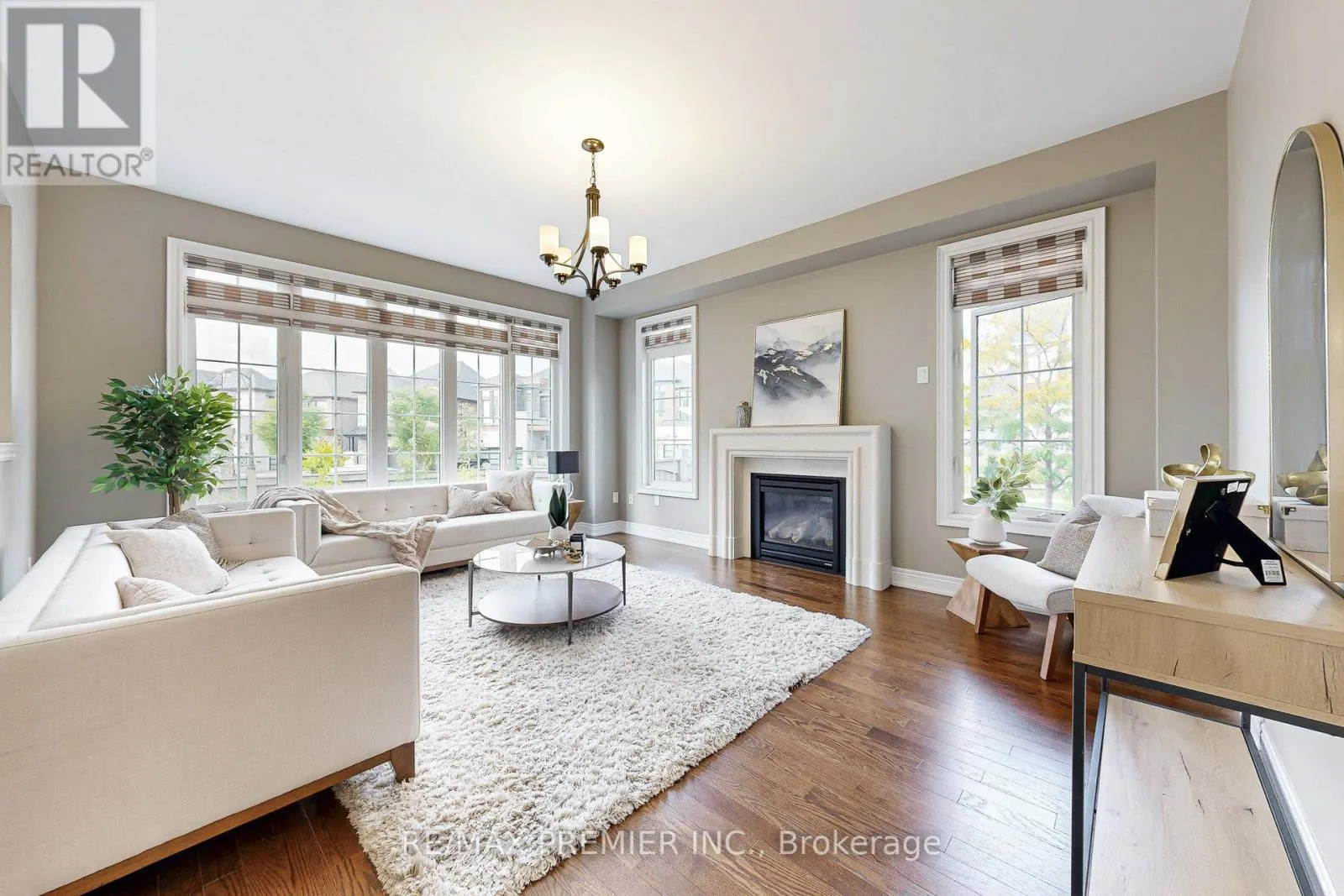 28 RIVOLI DRIVE