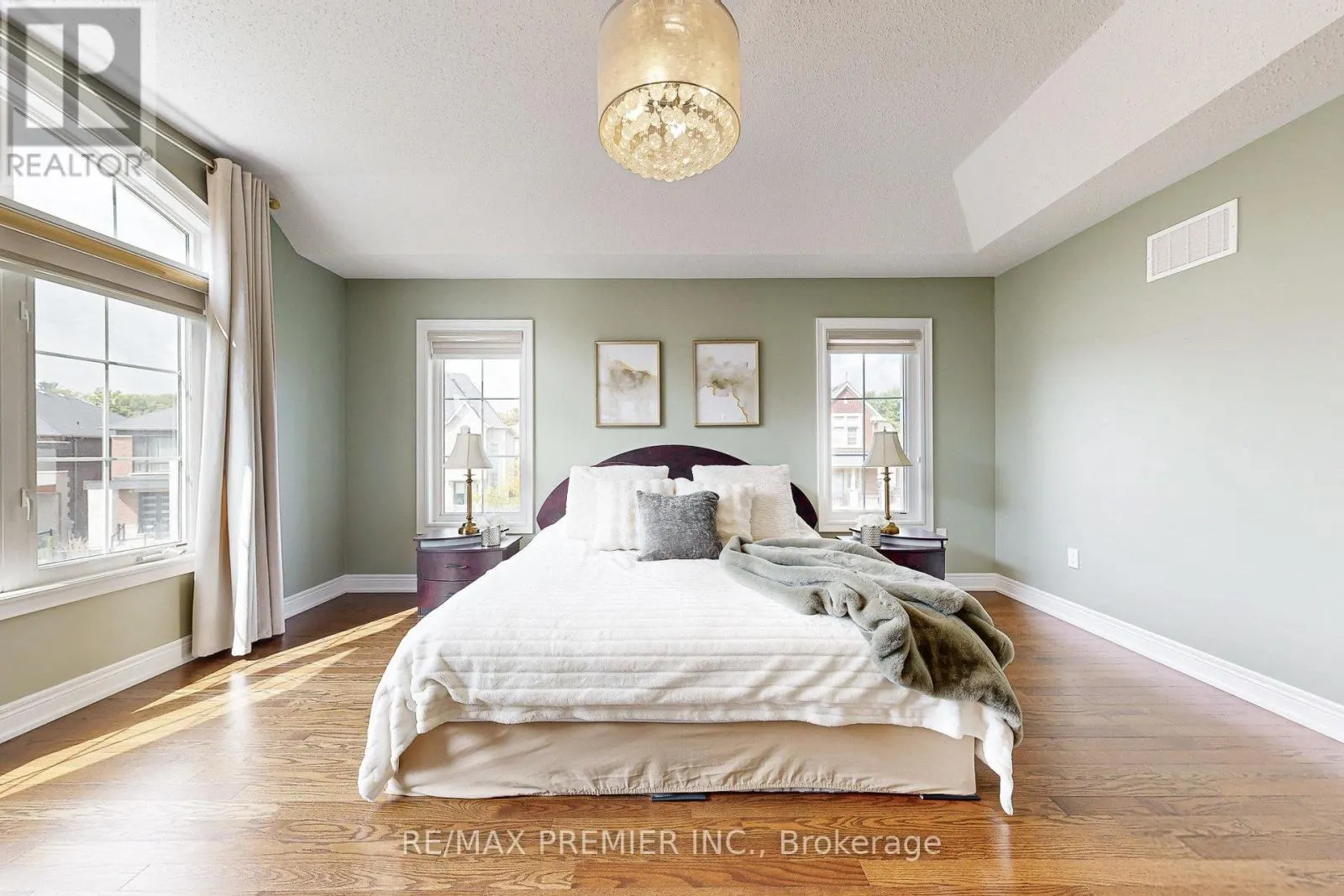28 RIVOLI DRIVE