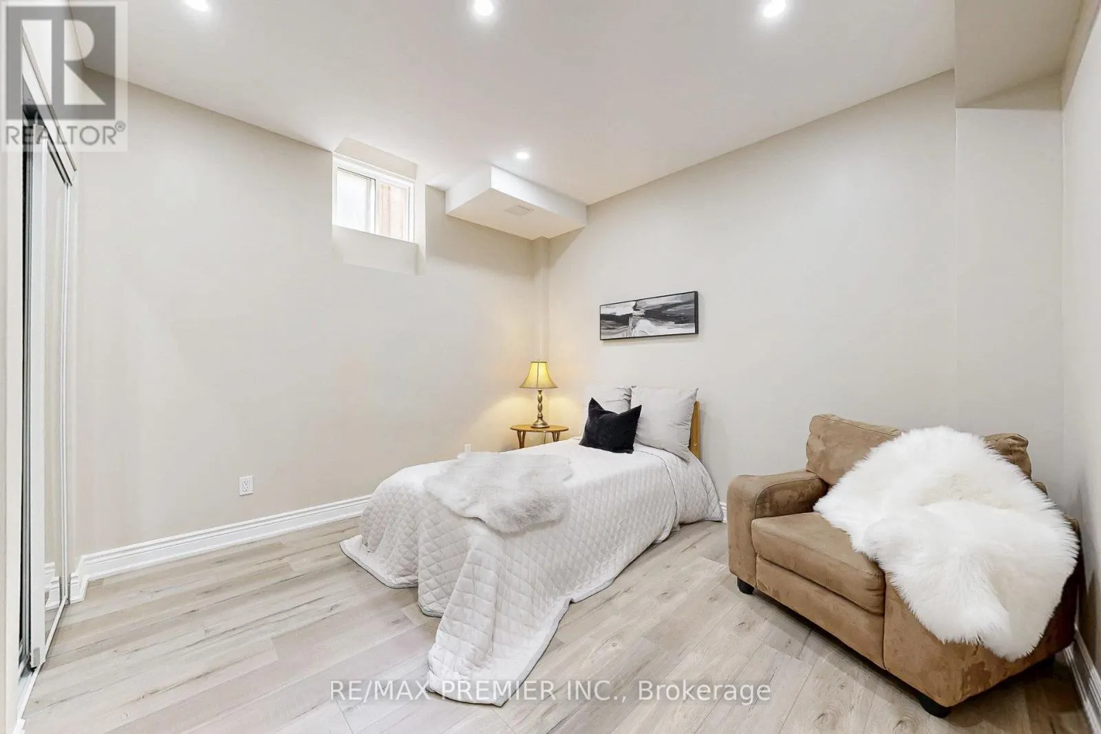 28 RIVOLI DRIVE