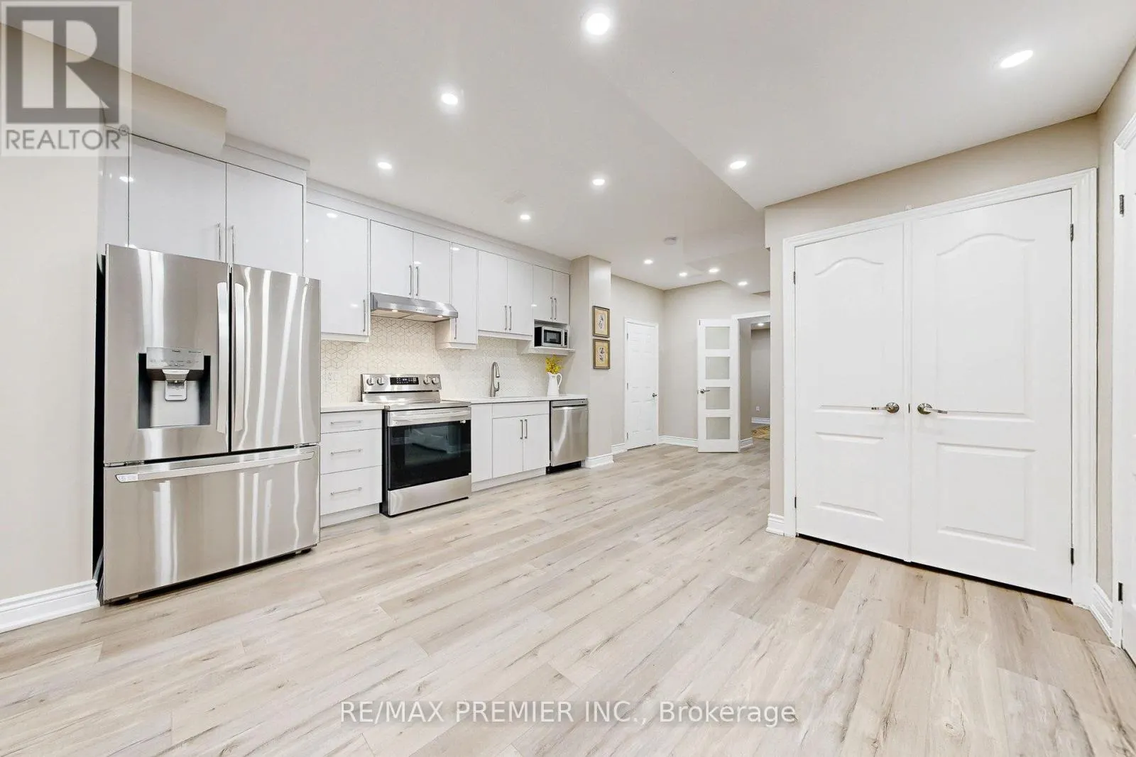 28 RIVOLI DRIVE