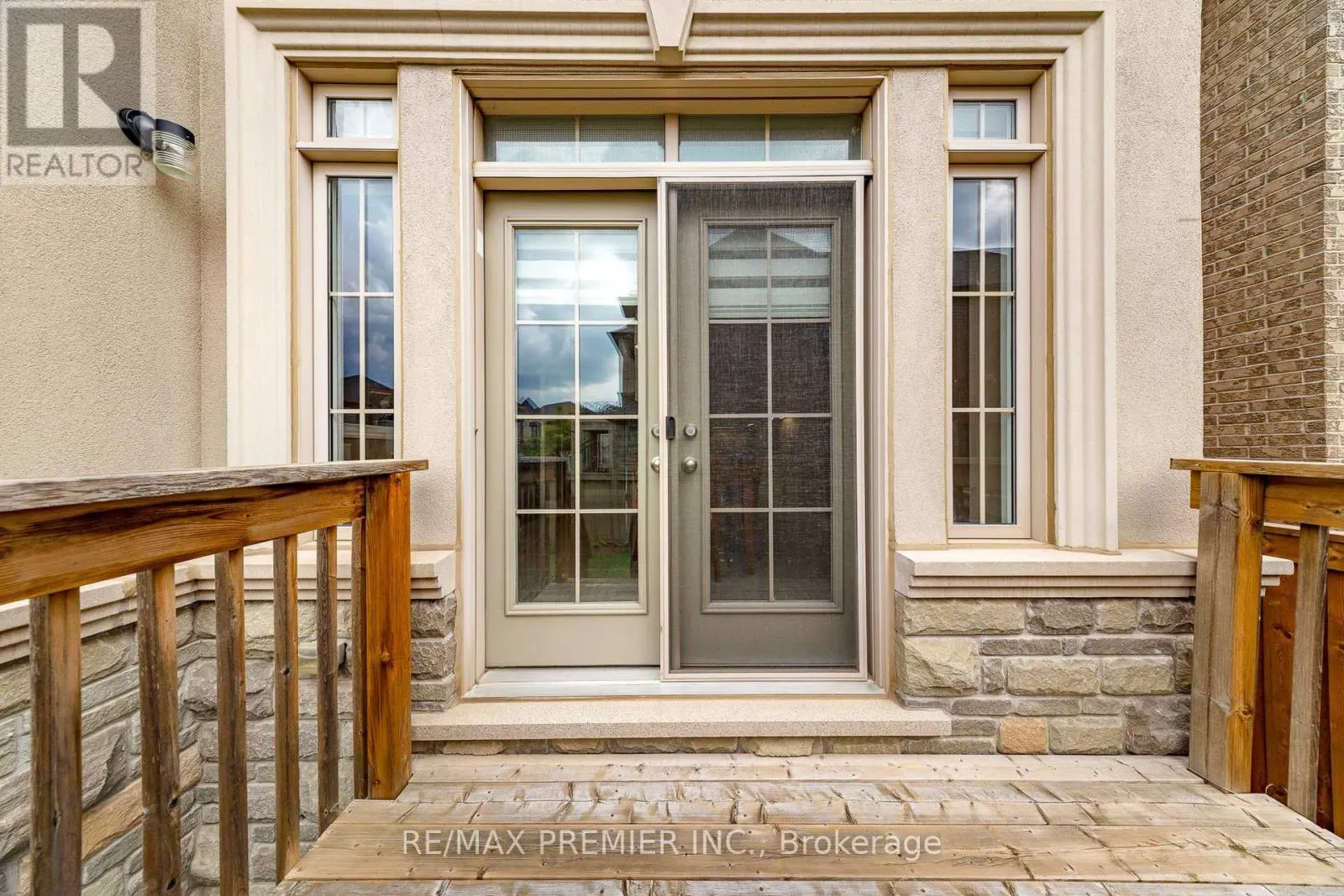 28 RIVOLI DRIVE