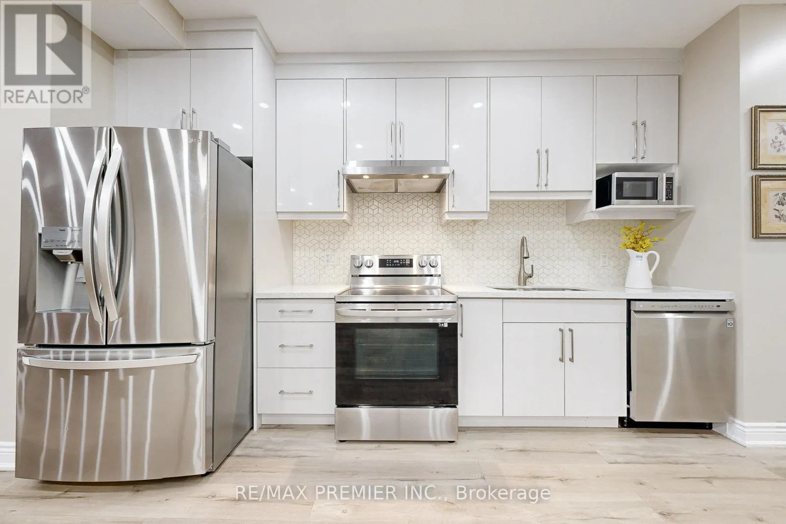 28 RIVOLI DRIVE