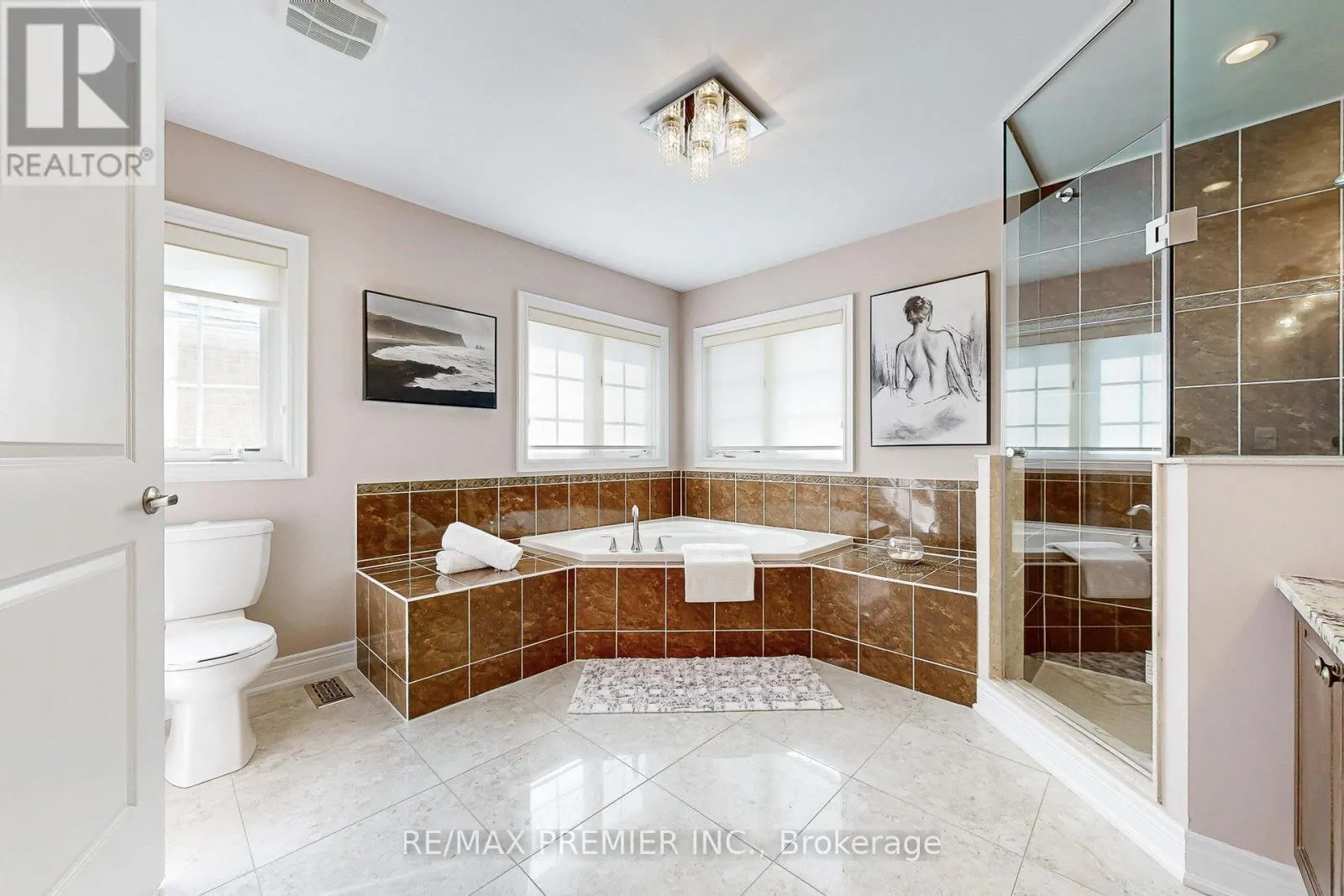 28 RIVOLI DRIVE