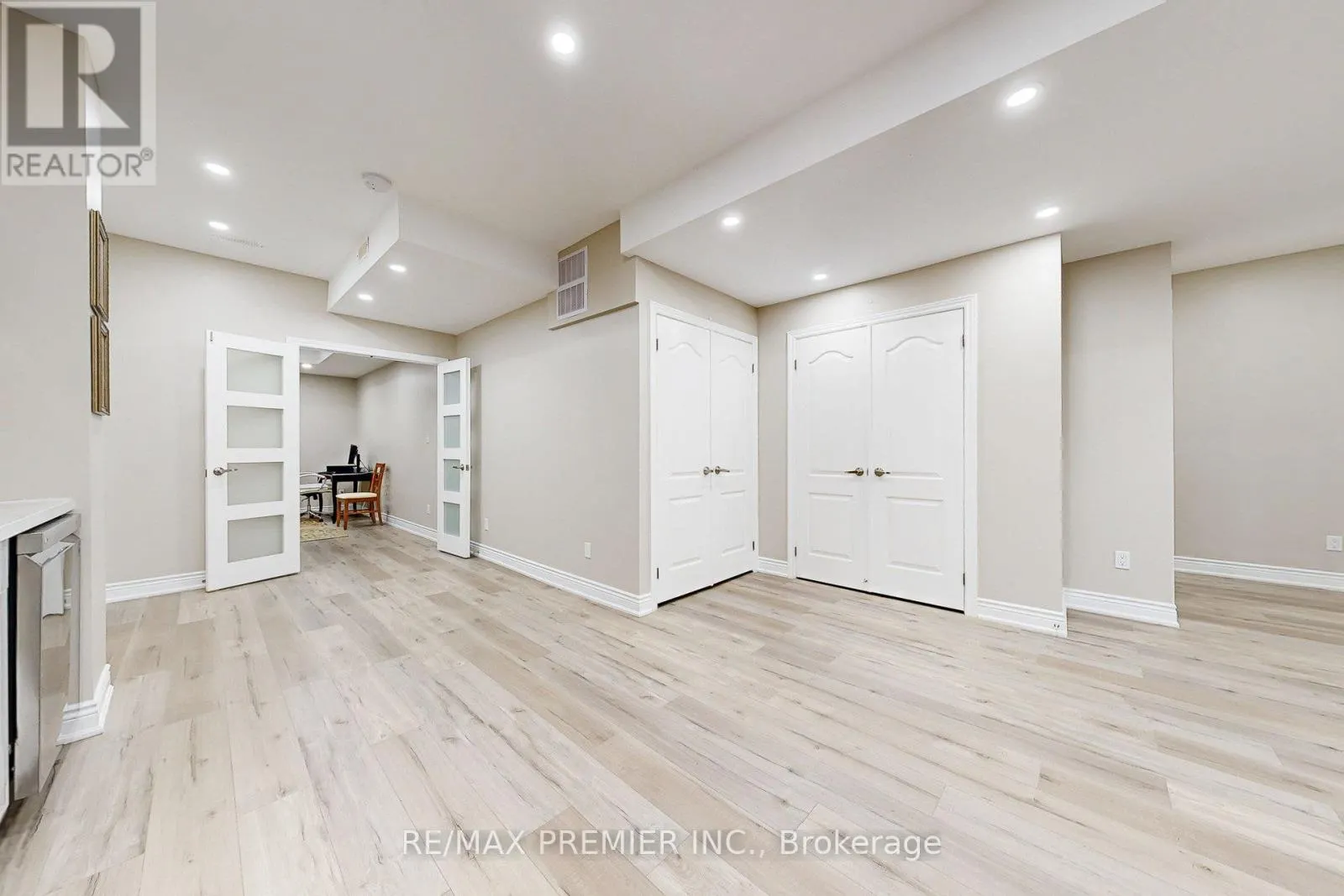 28 RIVOLI DRIVE