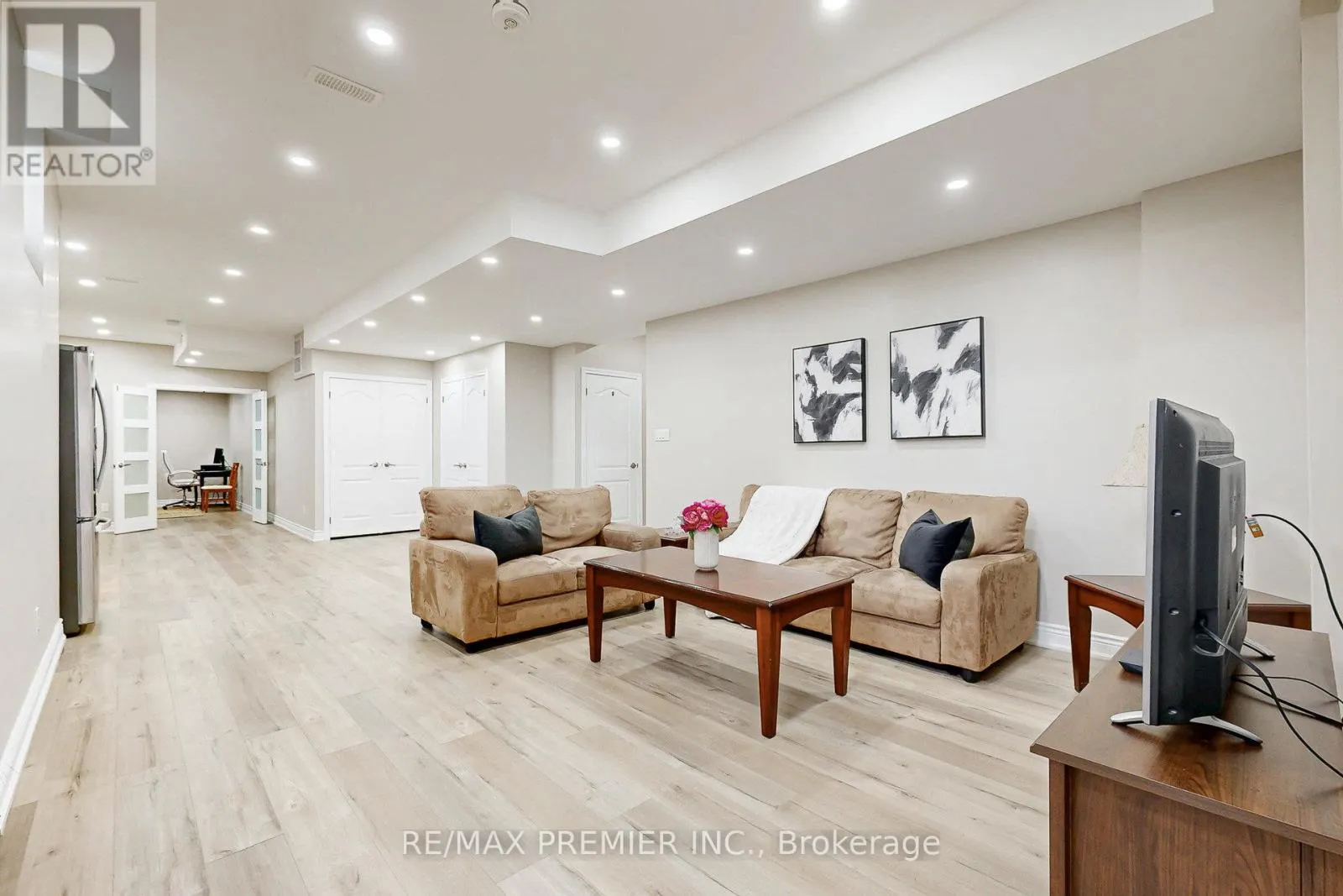 28 RIVOLI DRIVE