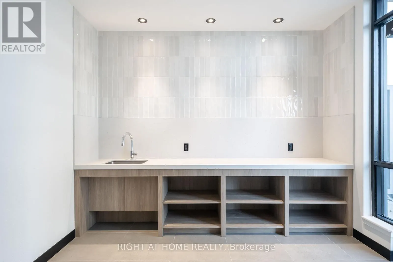 7950 BATHURST STREET
