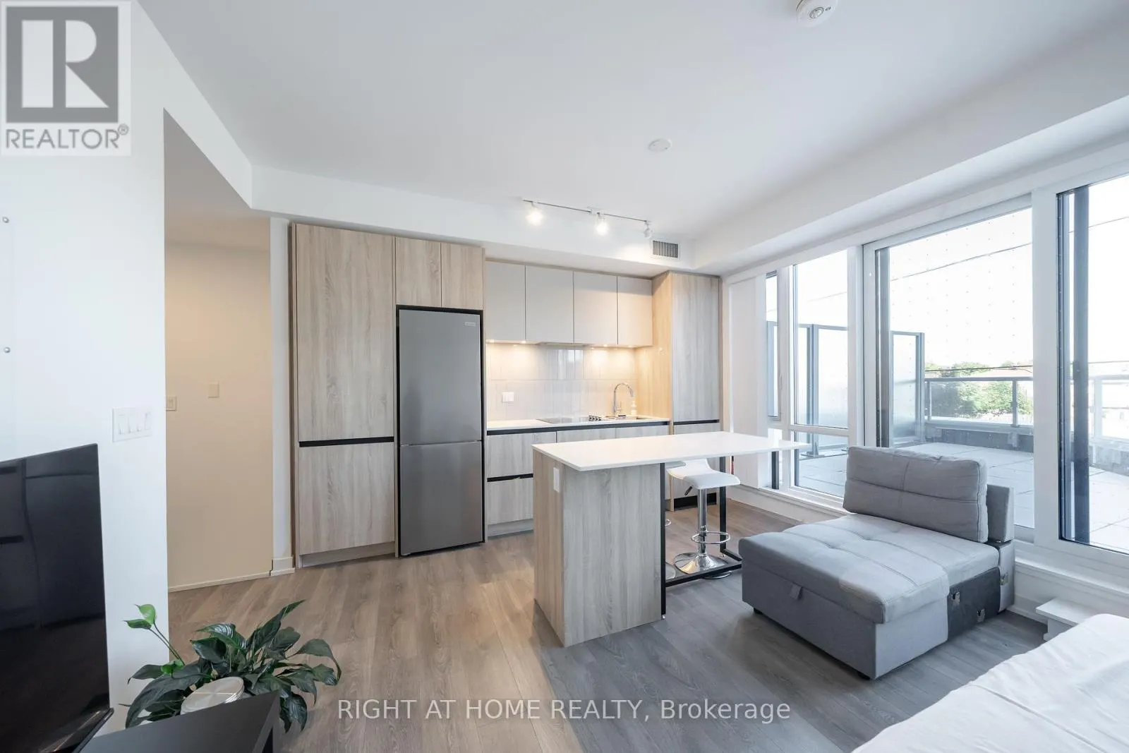 7950 BATHURST STREET