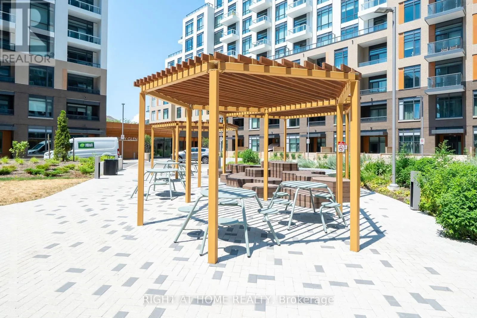 7950 BATHURST STREET