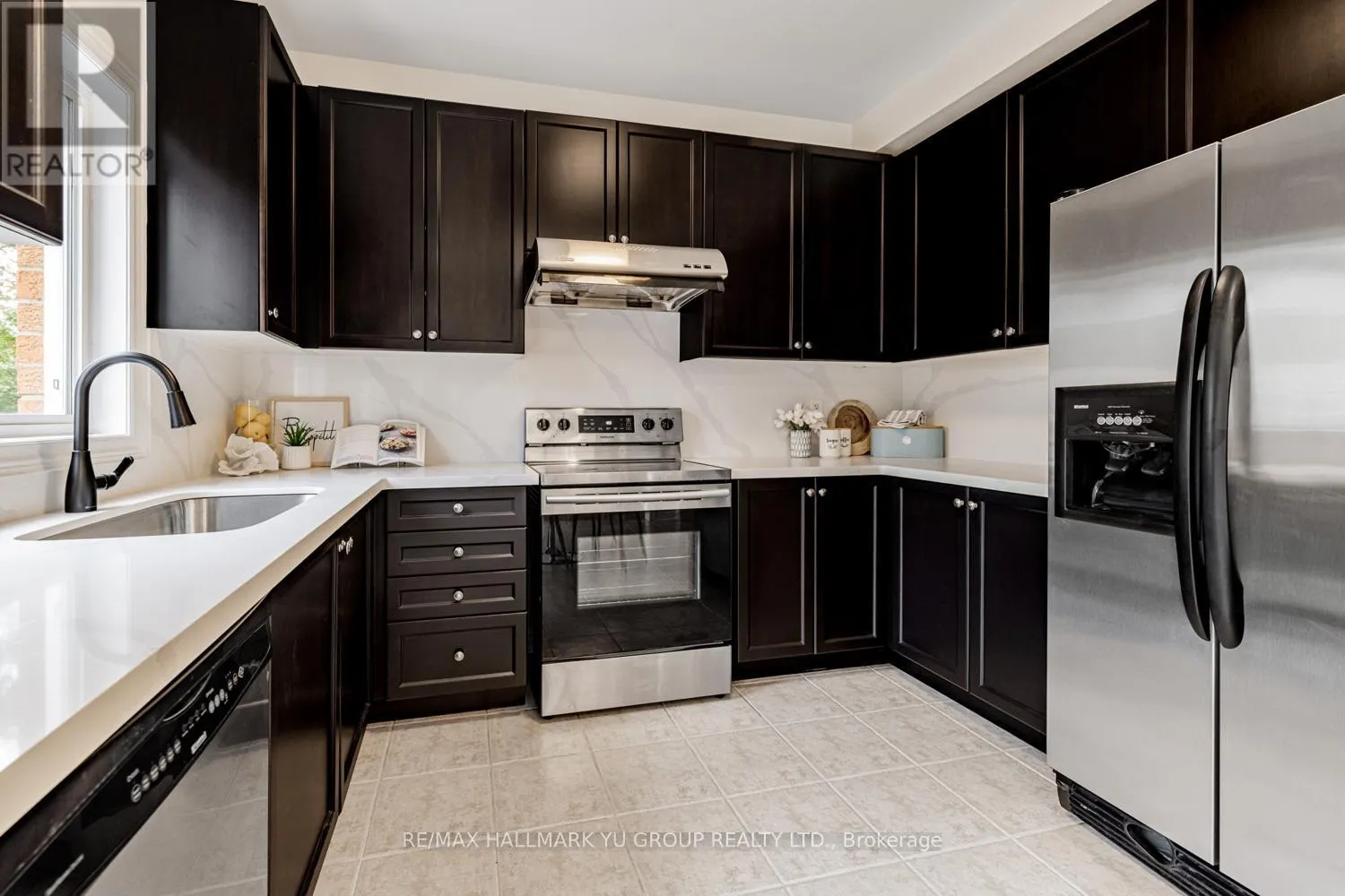 10 PALMETTE DRIVE