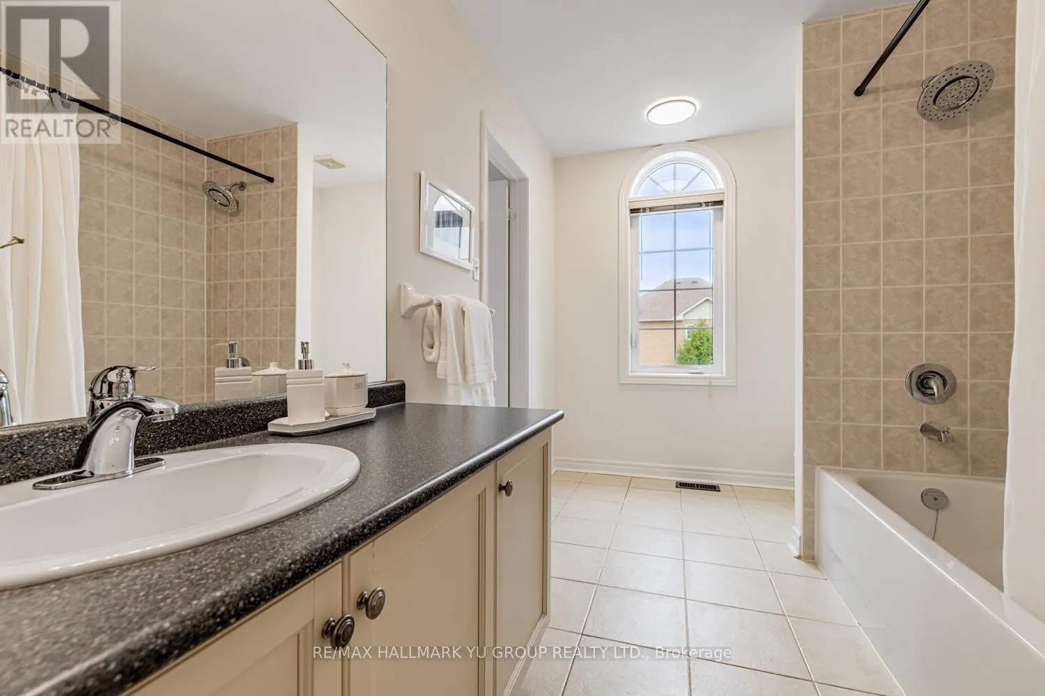 10 PALMETTE DRIVE