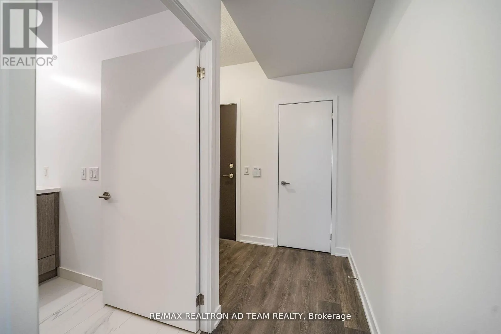 1017 - 38 HONEYCRISP CRESCENT