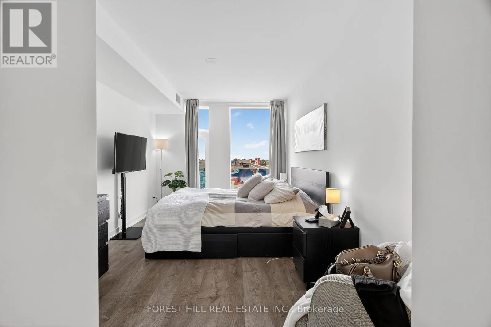 TH6 - 9 BUTTERMILL AVENUE