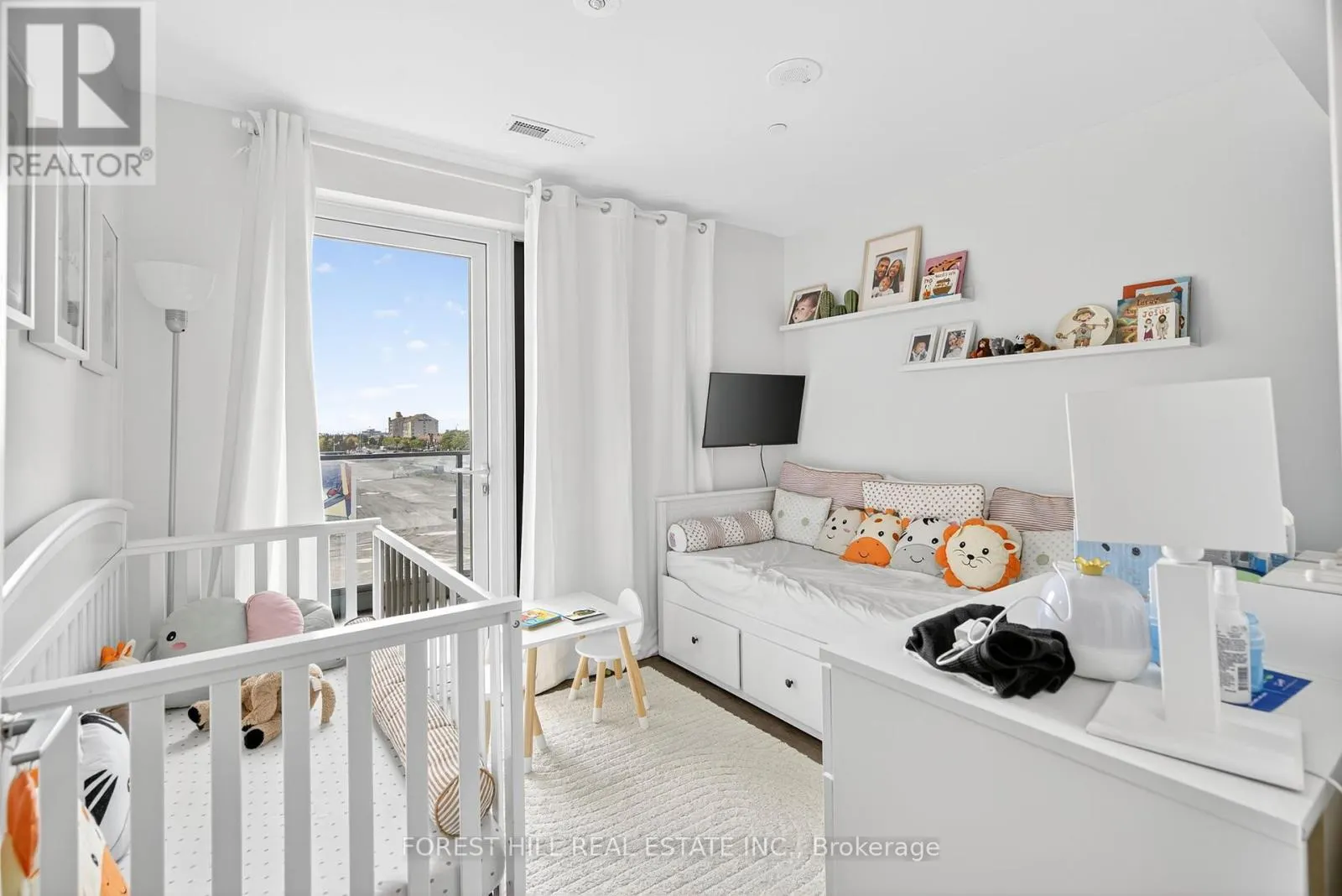 TH6 - 9 BUTTERMILL AVENUE
