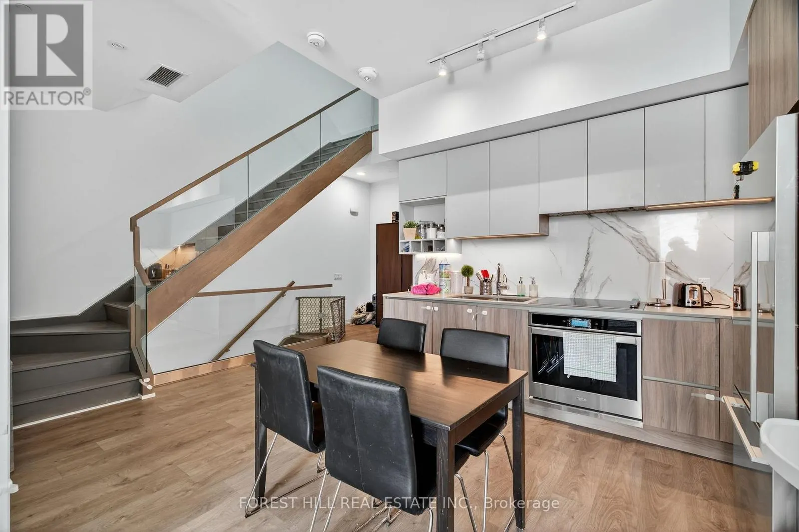TH6 - 9 BUTTERMILL AVENUE