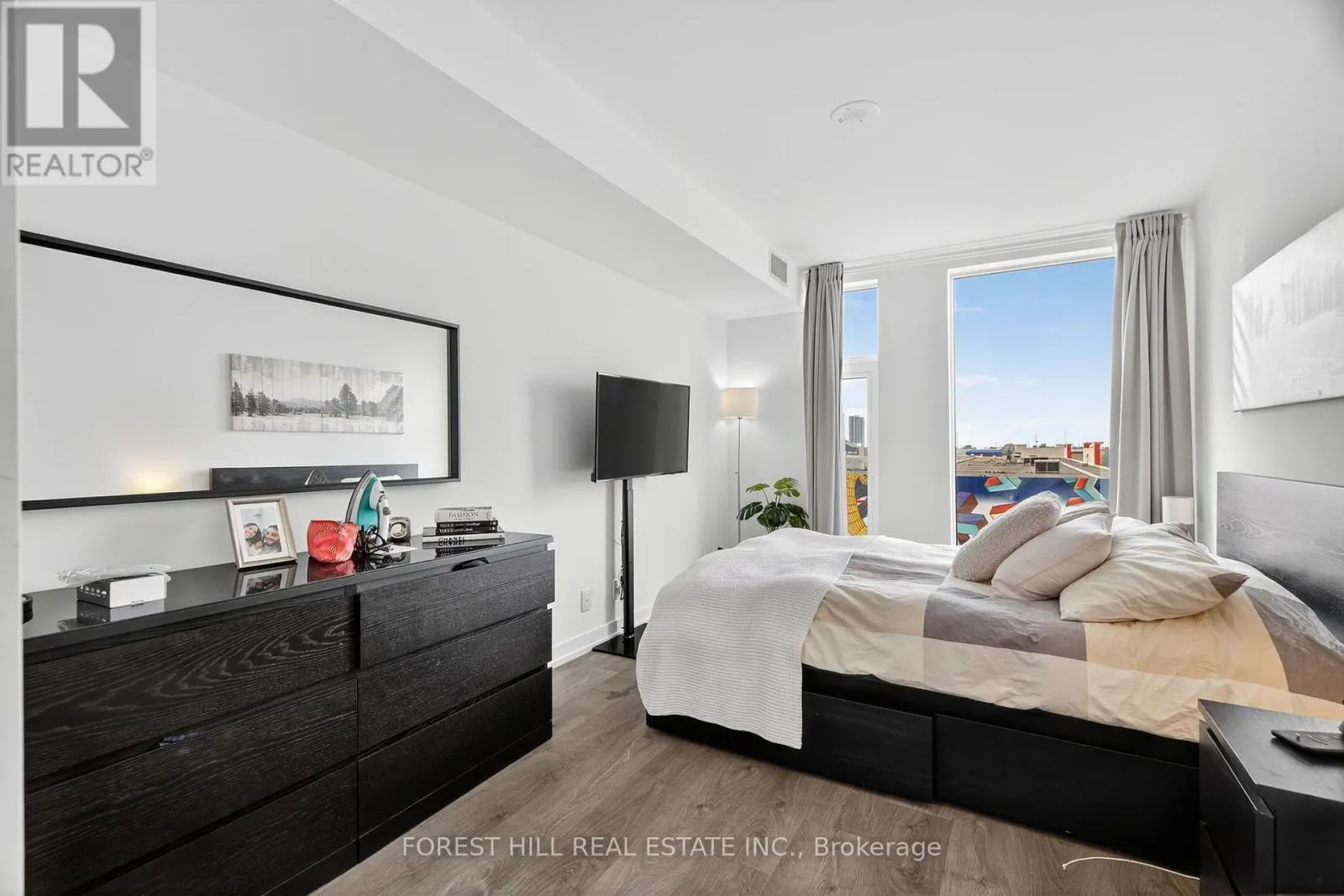 TH6 - 9 BUTTERMILL AVENUE