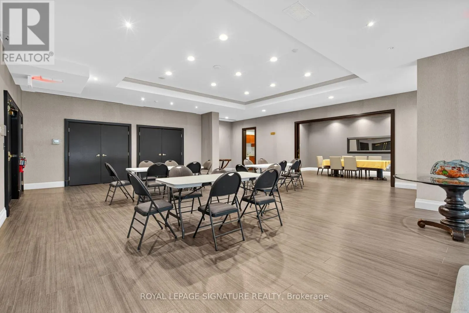406 - 100 PROMENADE CIRCLE