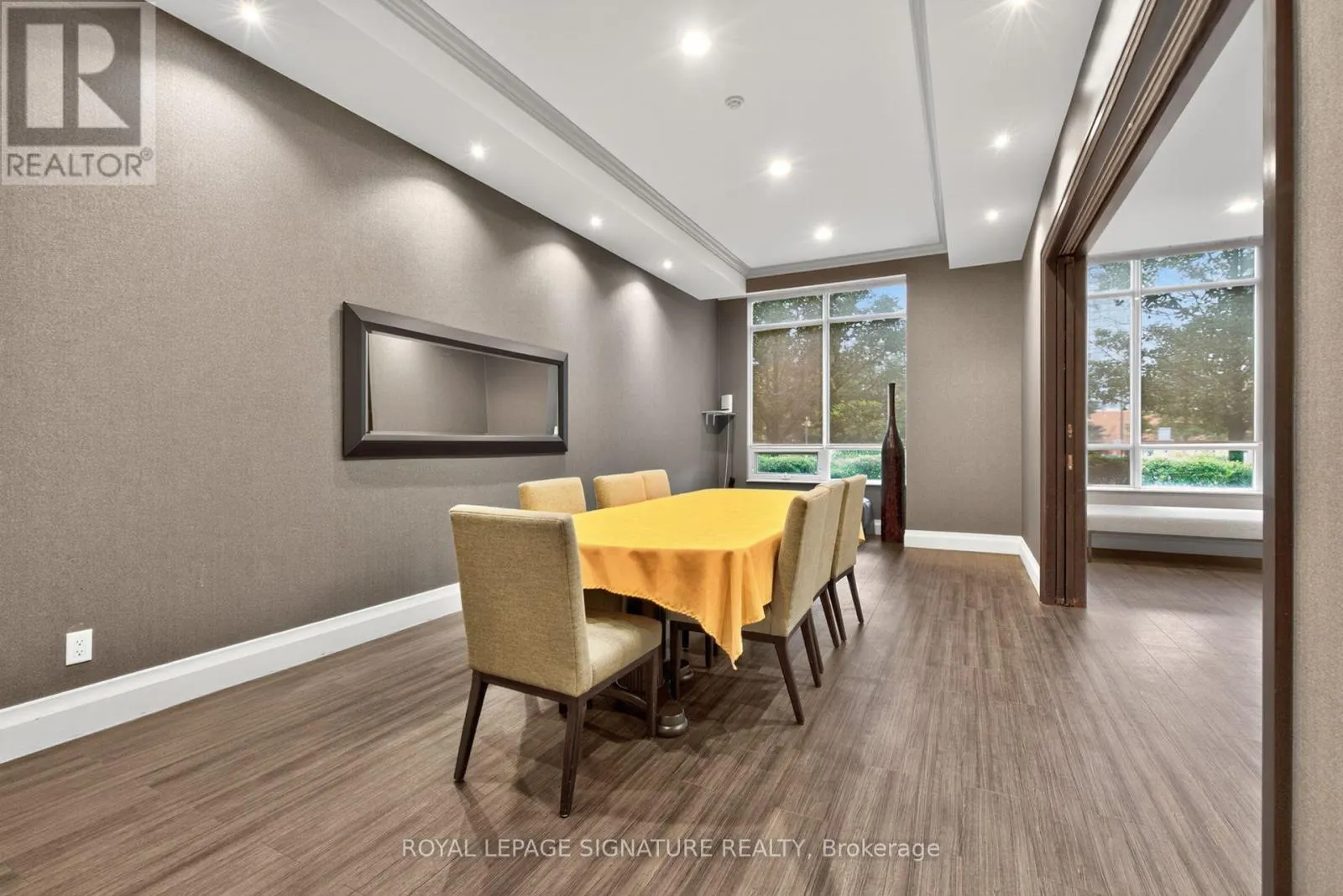 406 - 100 PROMENADE CIRCLE