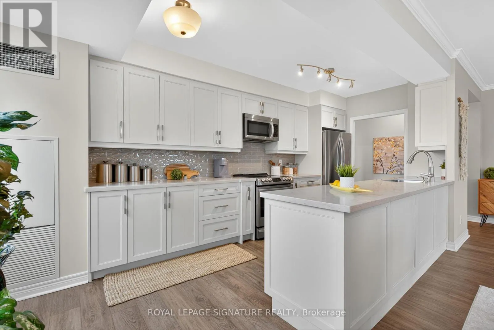 406 - 100 PROMENADE CIRCLE