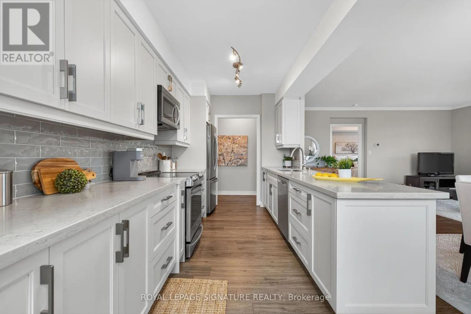 406 - 100 PROMENADE CIRCLE