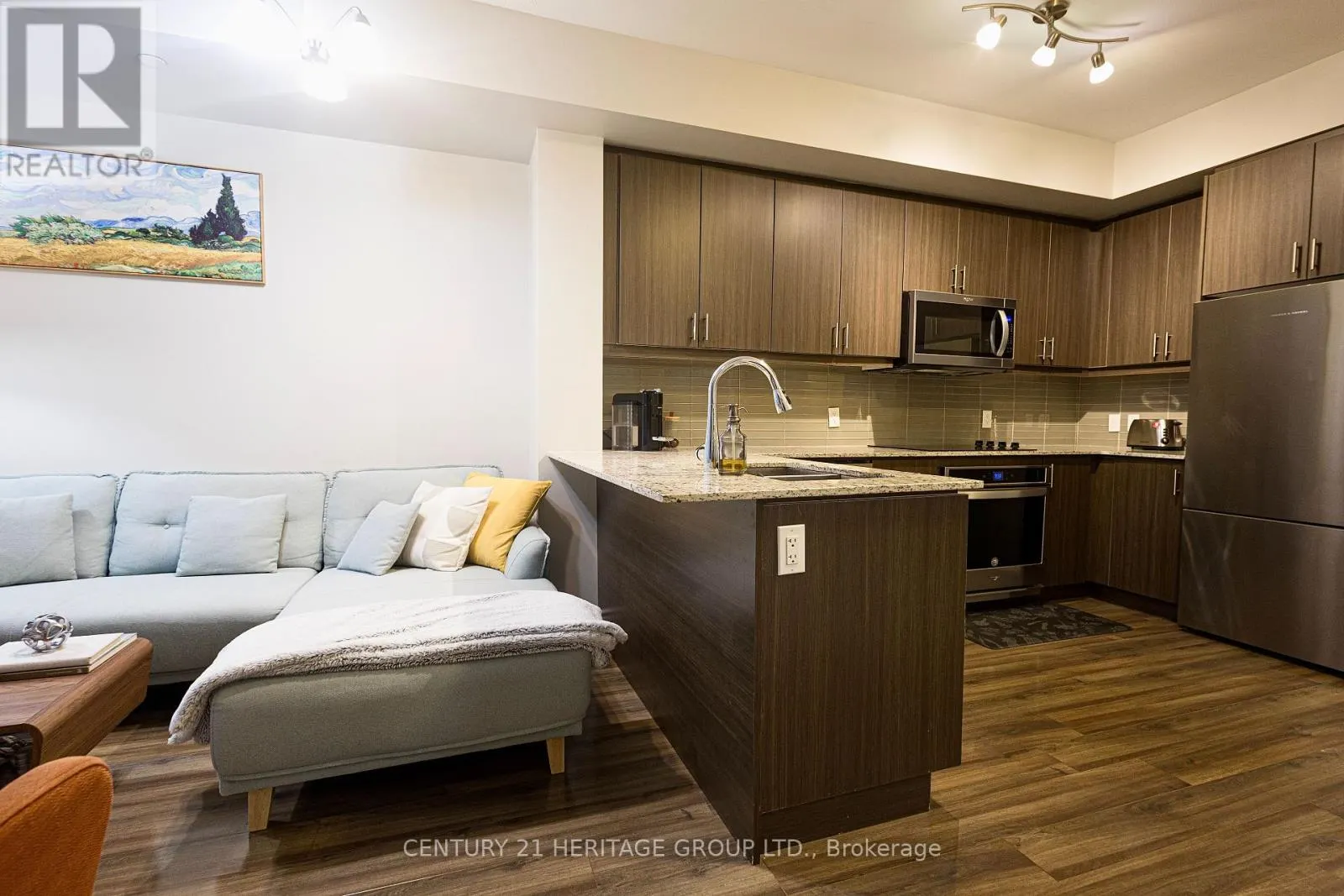 1007 - 9618 YONGE STREET