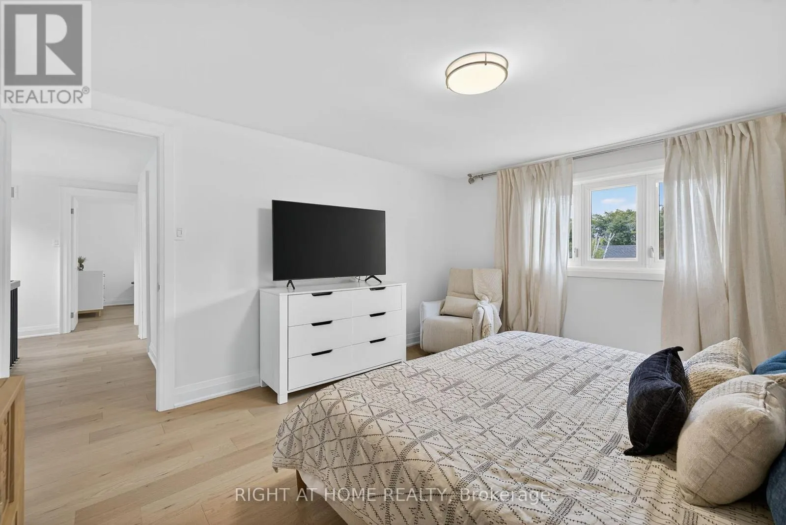 16 MAYVERN CRESCENT