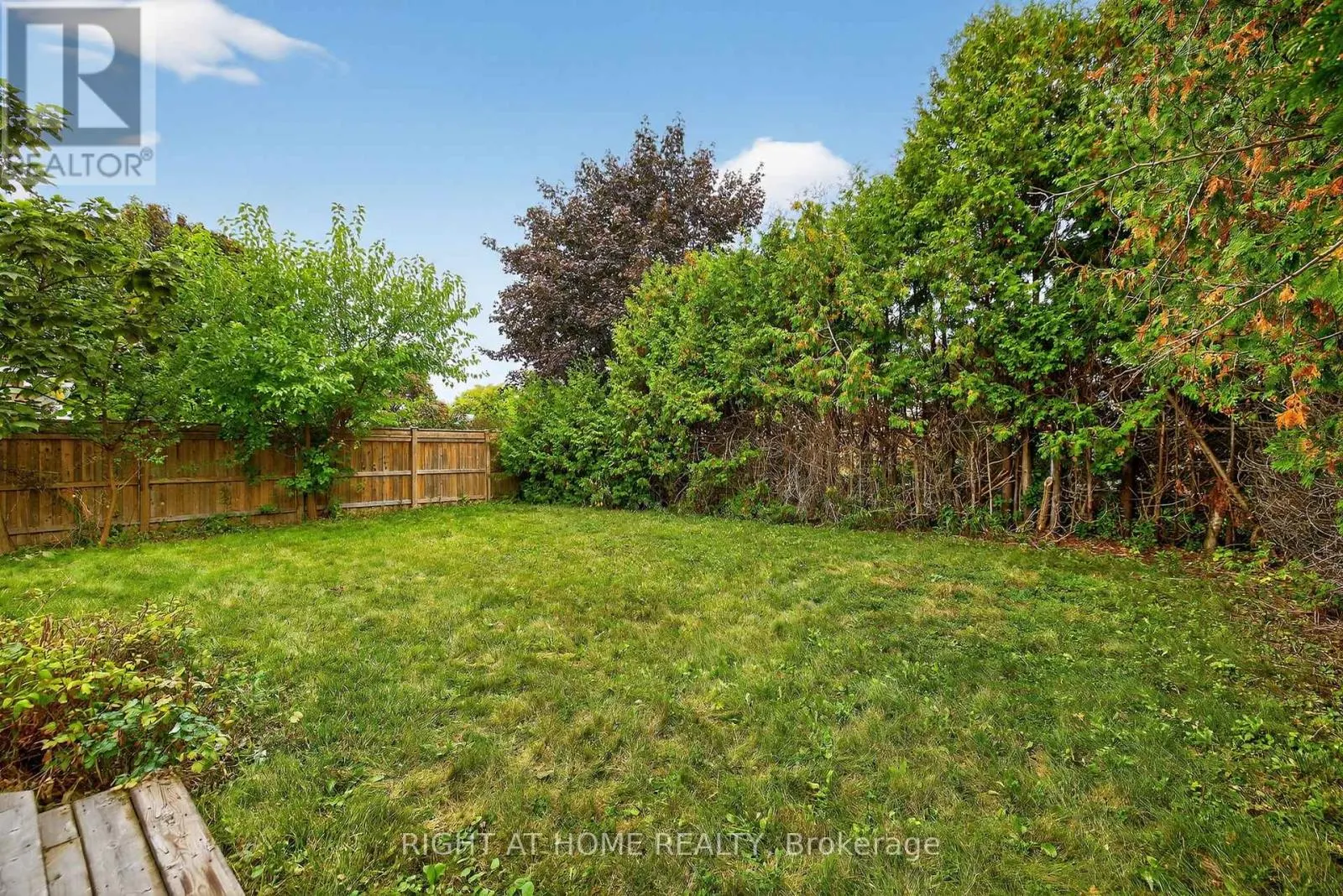 16 MAYVERN CRESCENT