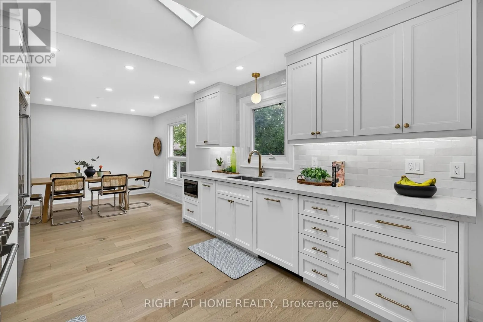 16 MAYVERN CRESCENT