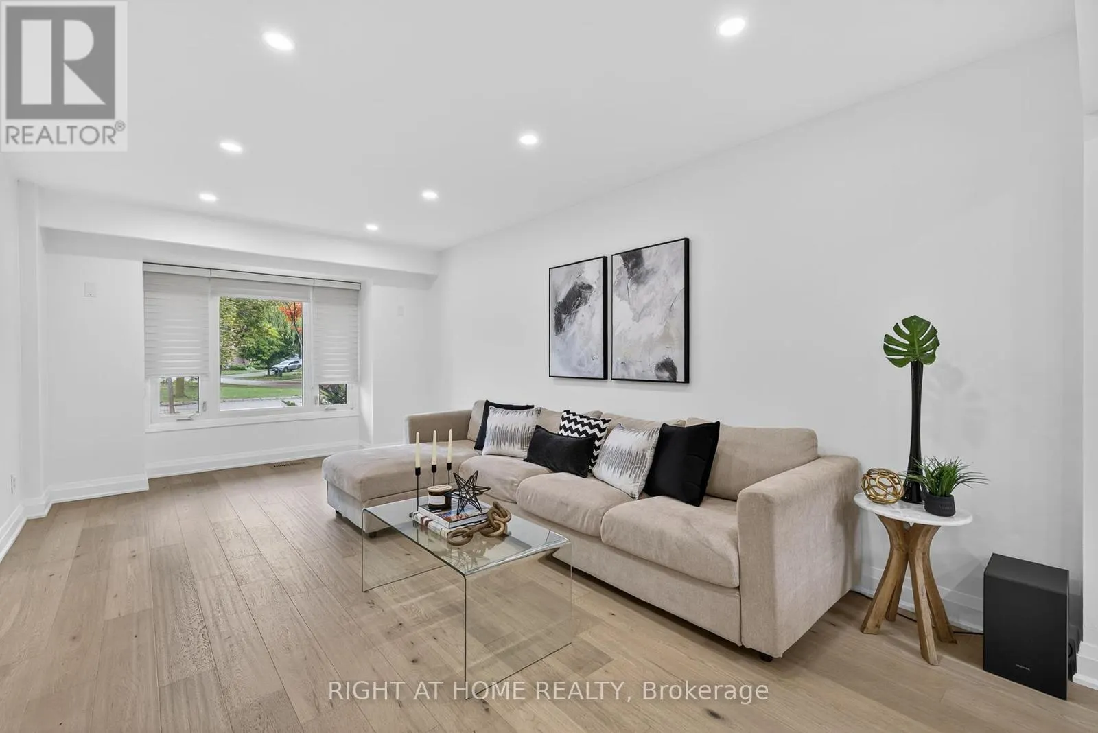 16 MAYVERN CRESCENT
