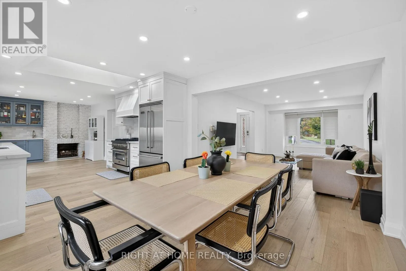 16 MAYVERN CRESCENT