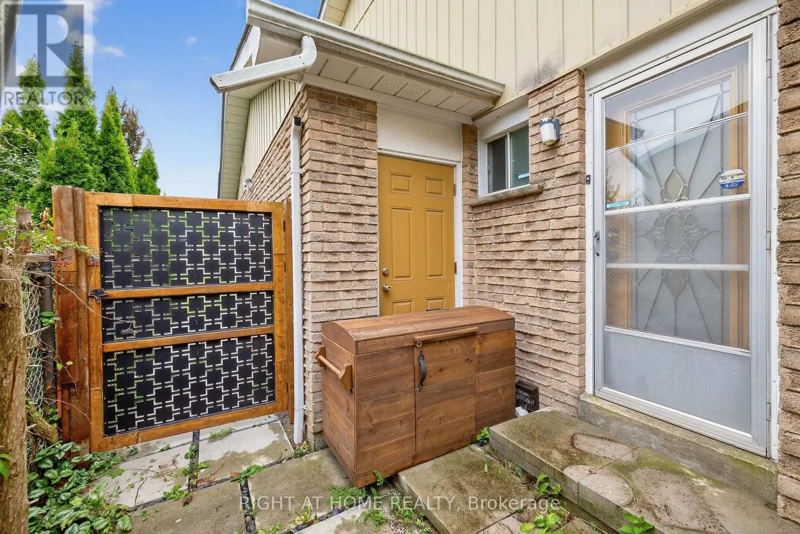 16 MAYVERN CRESCENT