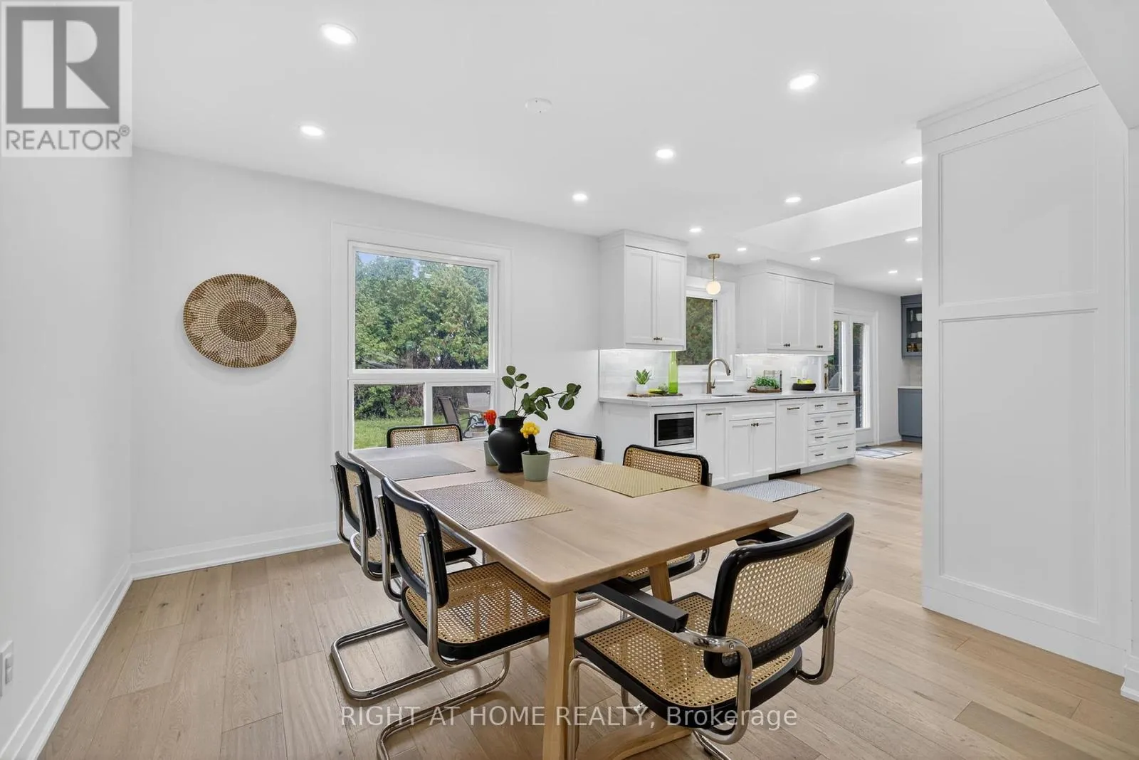 16 MAYVERN CRESCENT