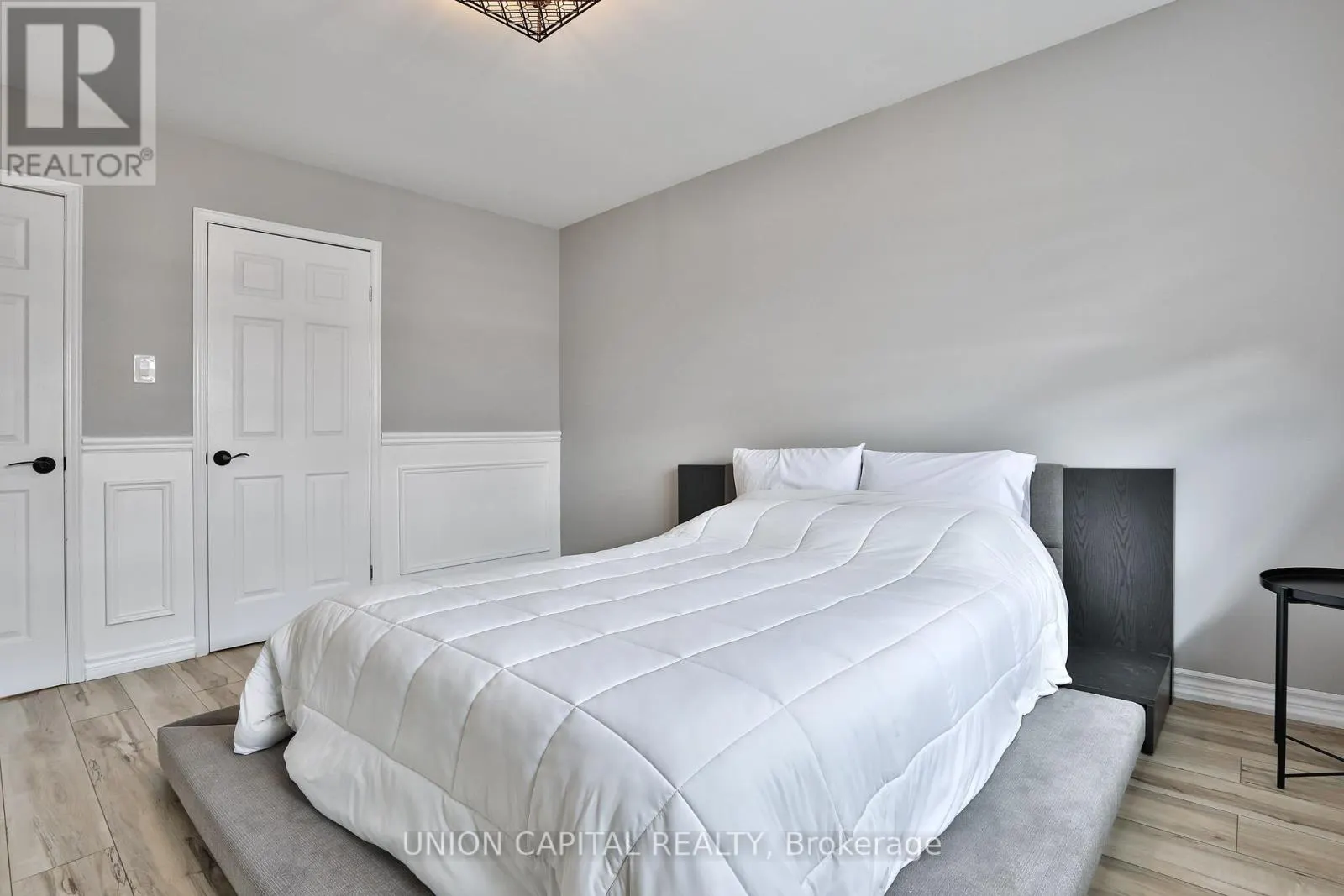 21 AVON CRESCENT