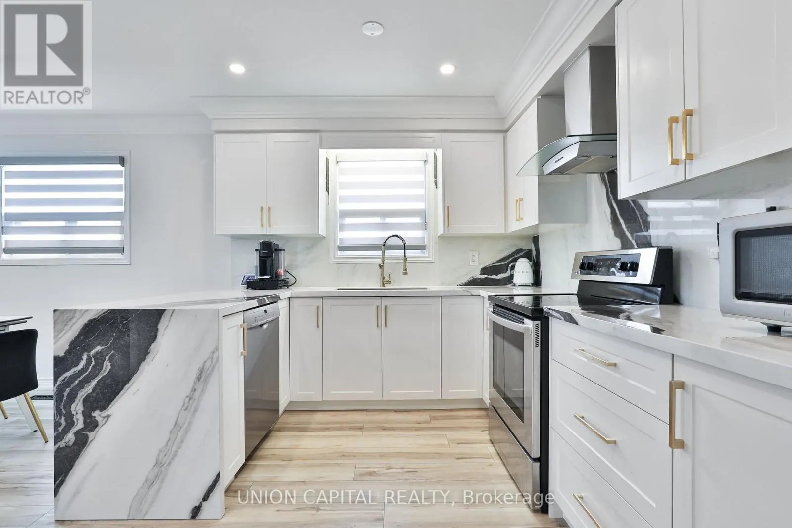 21 AVON CRESCENT