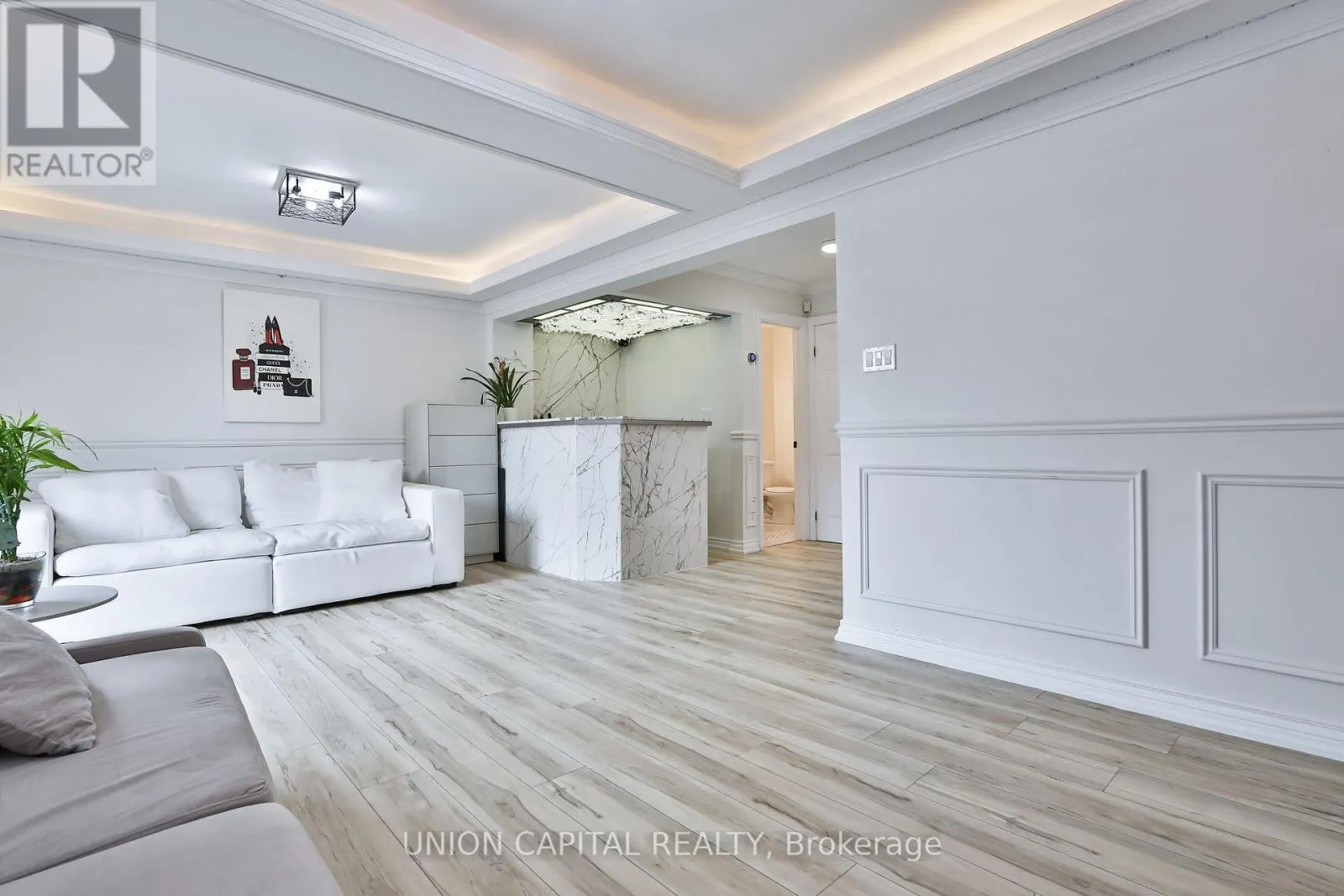 21 AVON CRESCENT