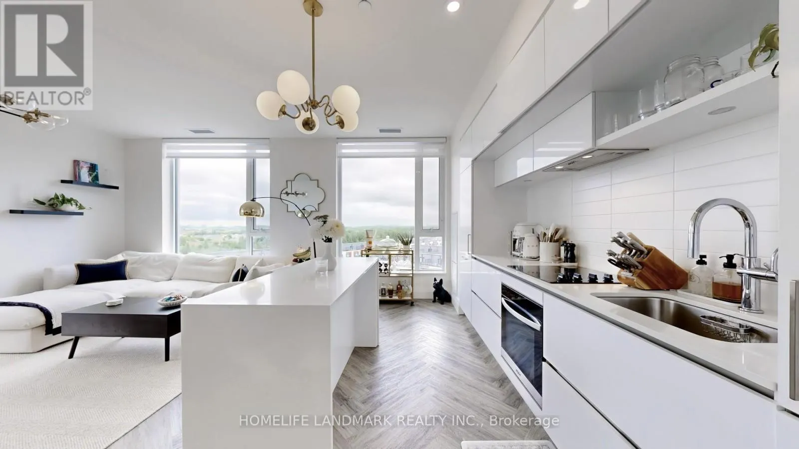 812 - 6 DAVID EYER ROAD