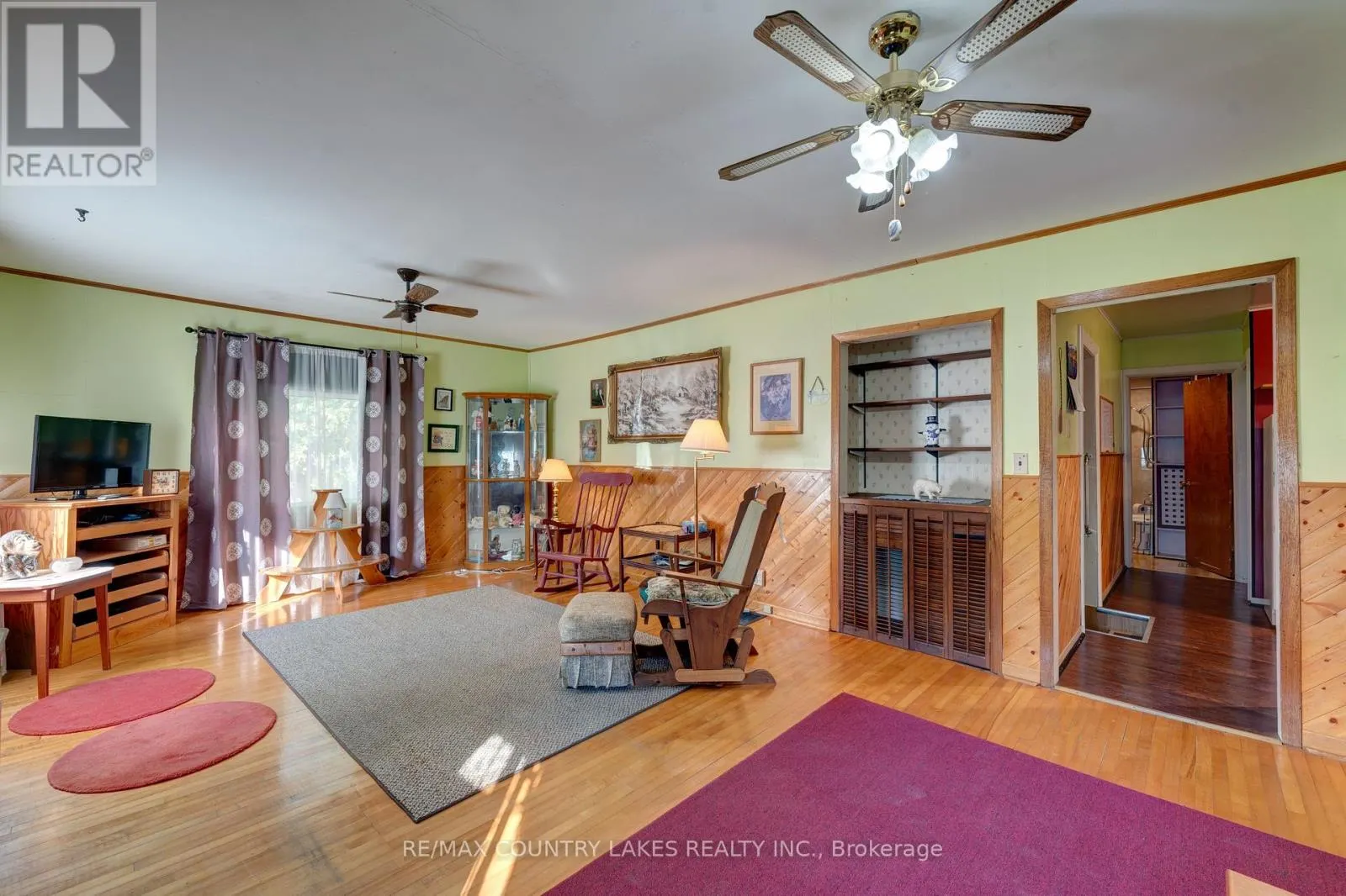 446 MAIN STREET E