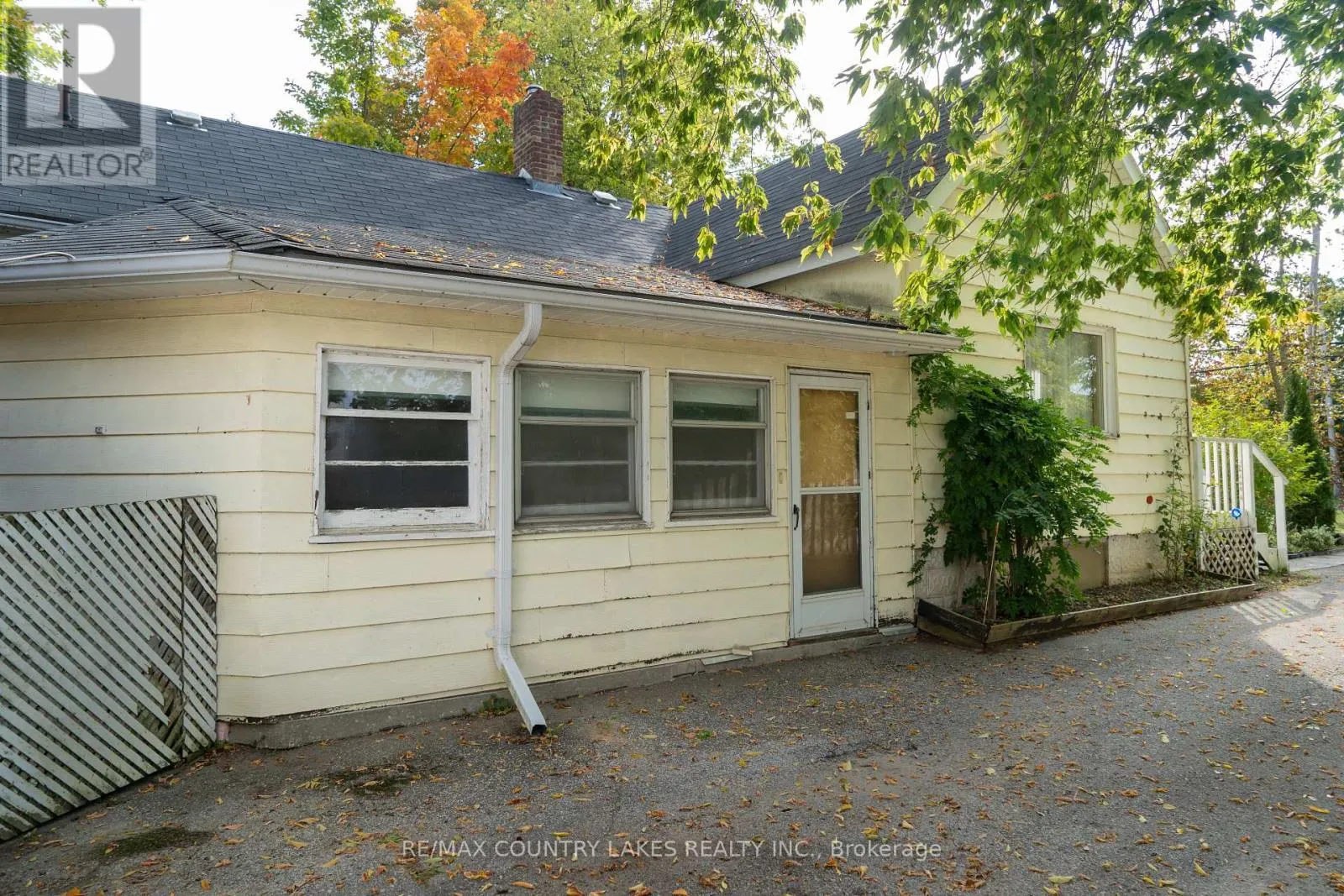446 MAIN STREET E
