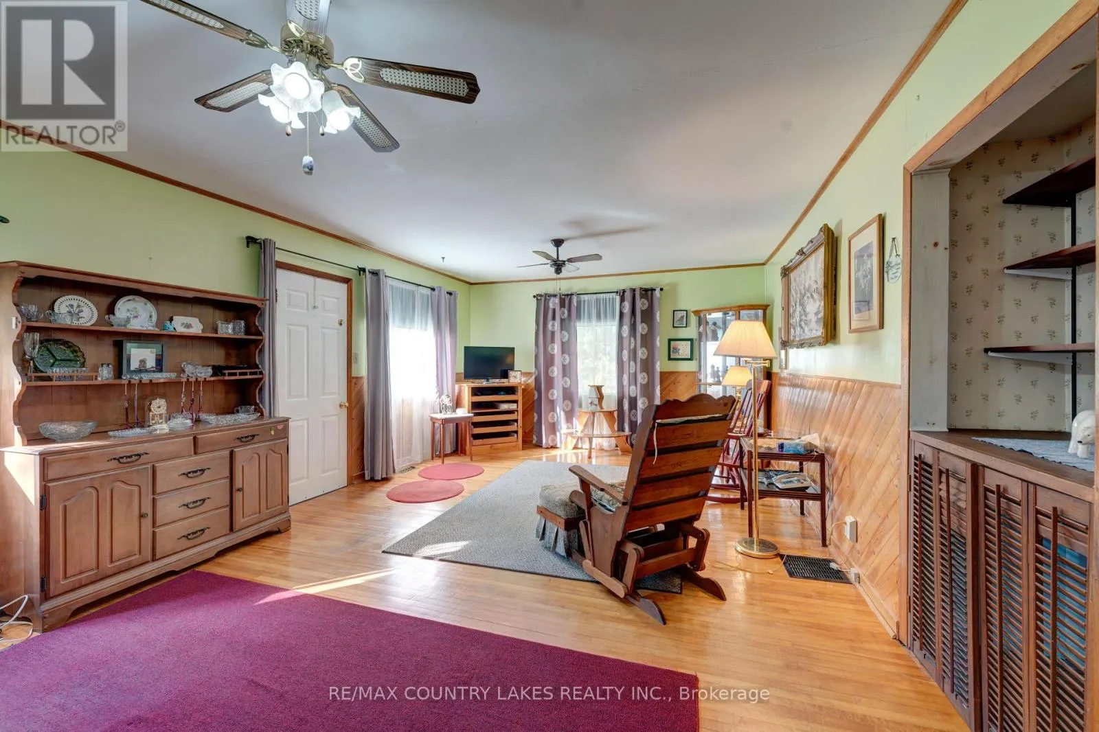 446 MAIN STREET E