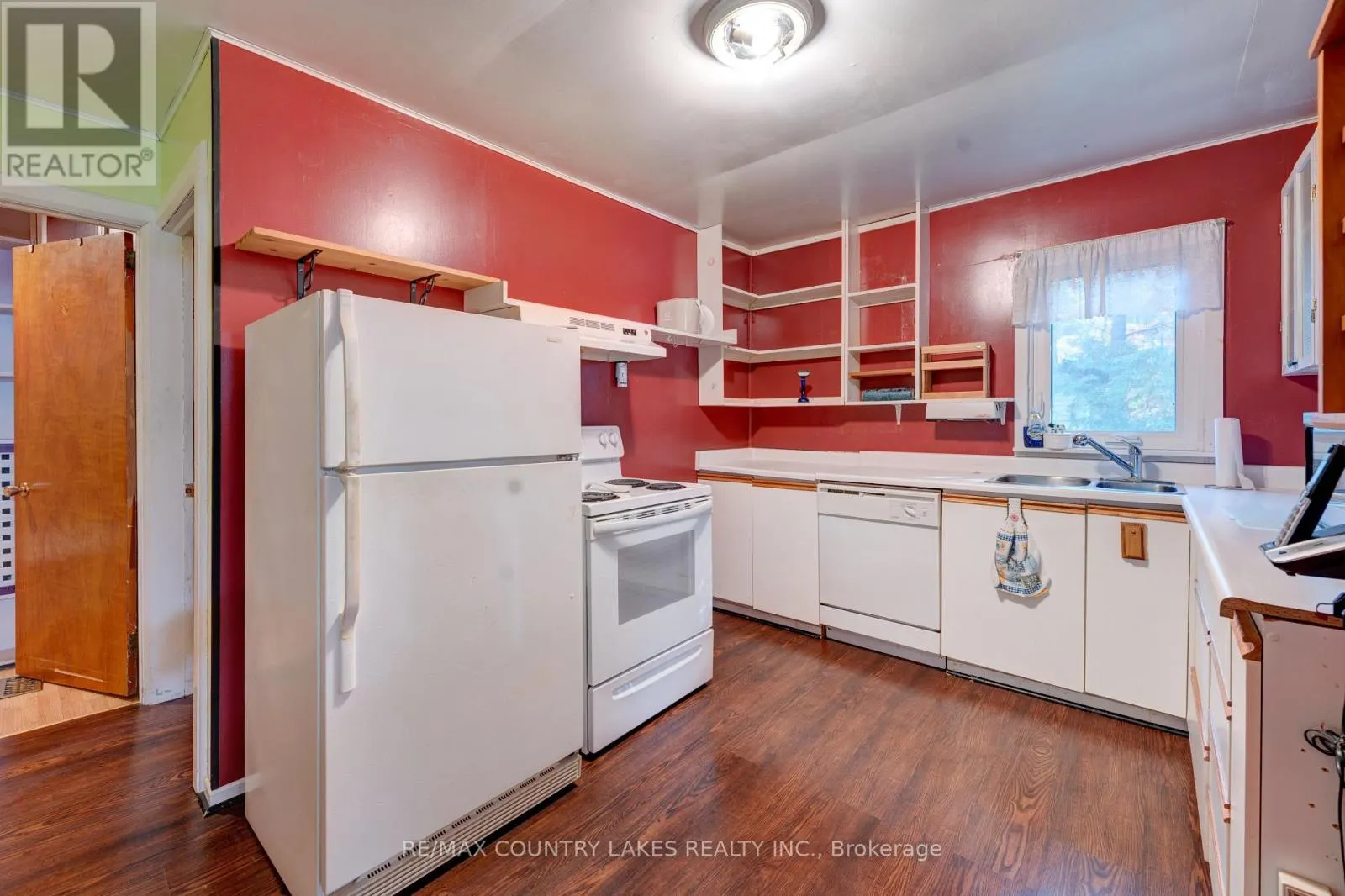 446 MAIN STREET E