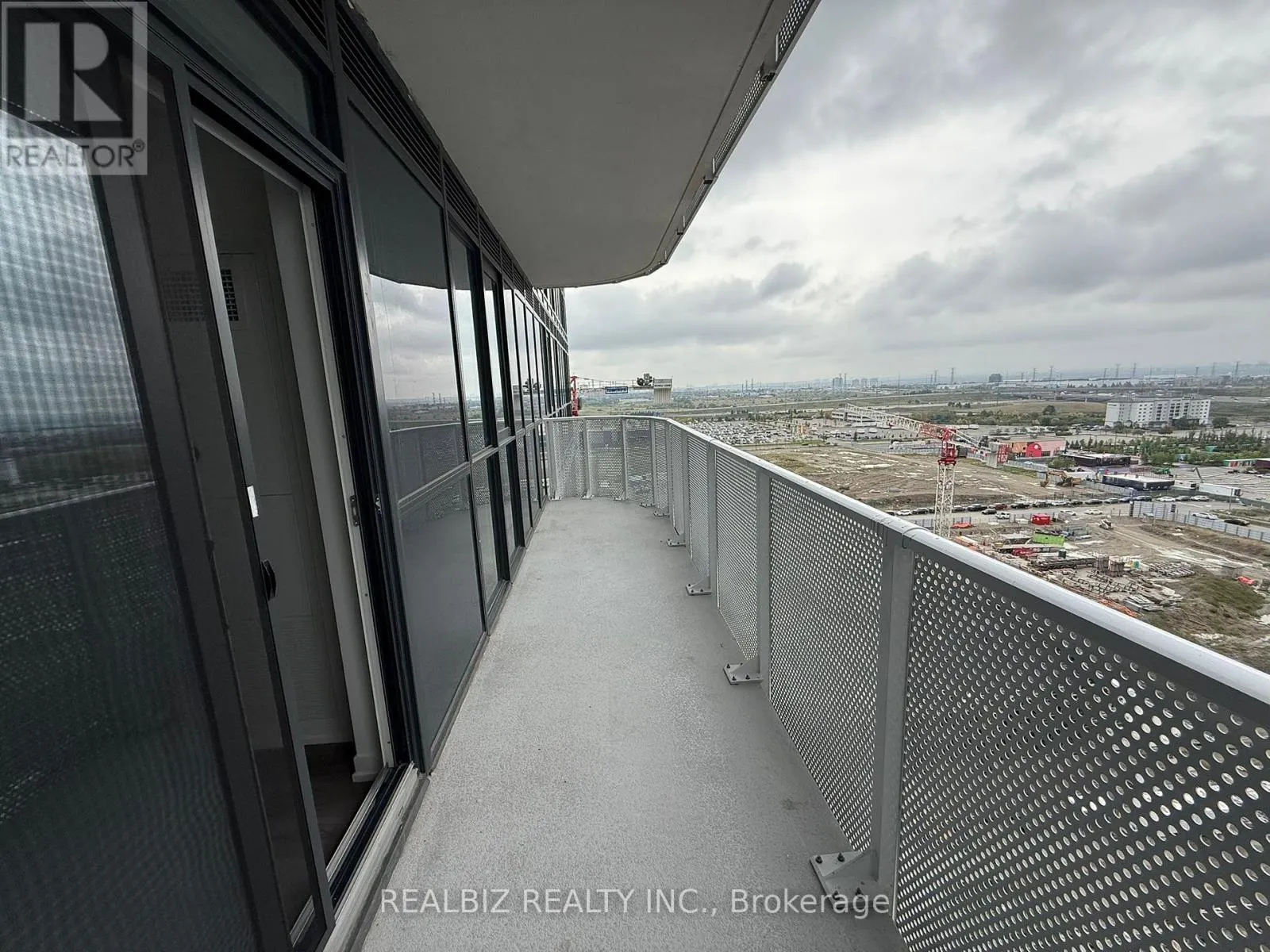 1715 - 28 INTERCHANGE WAY