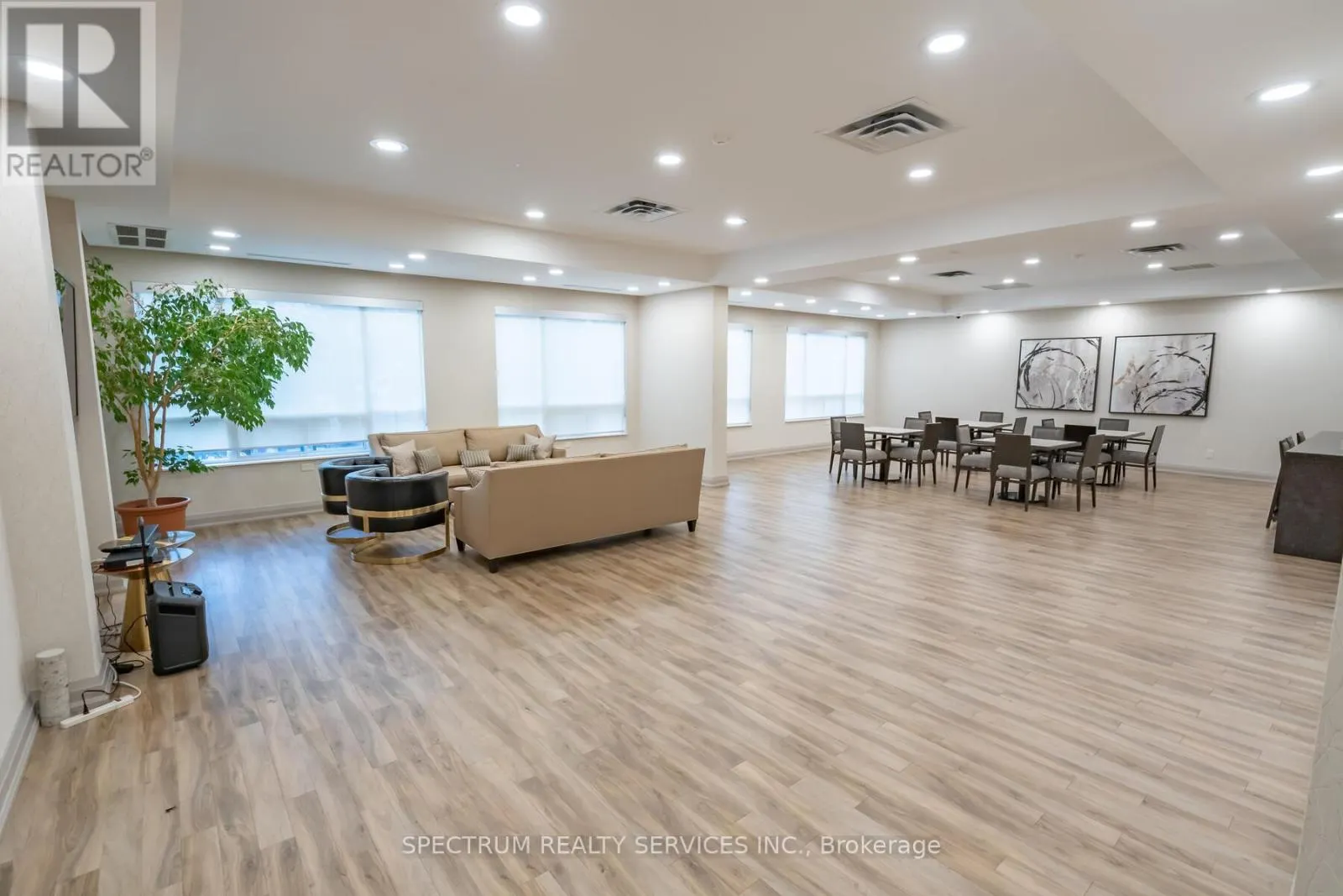 1016 - 9 NORTHERN HEIGHTS DRIVE