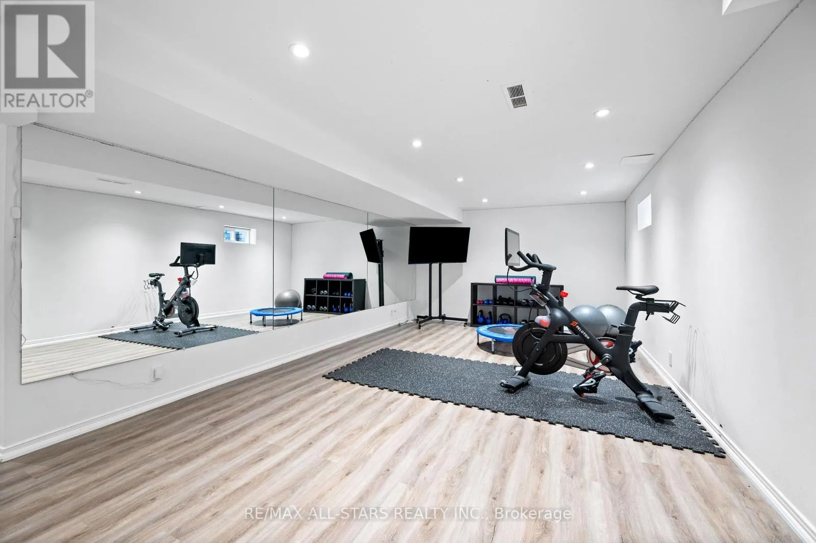 45 ROSEMEAD CLOSE