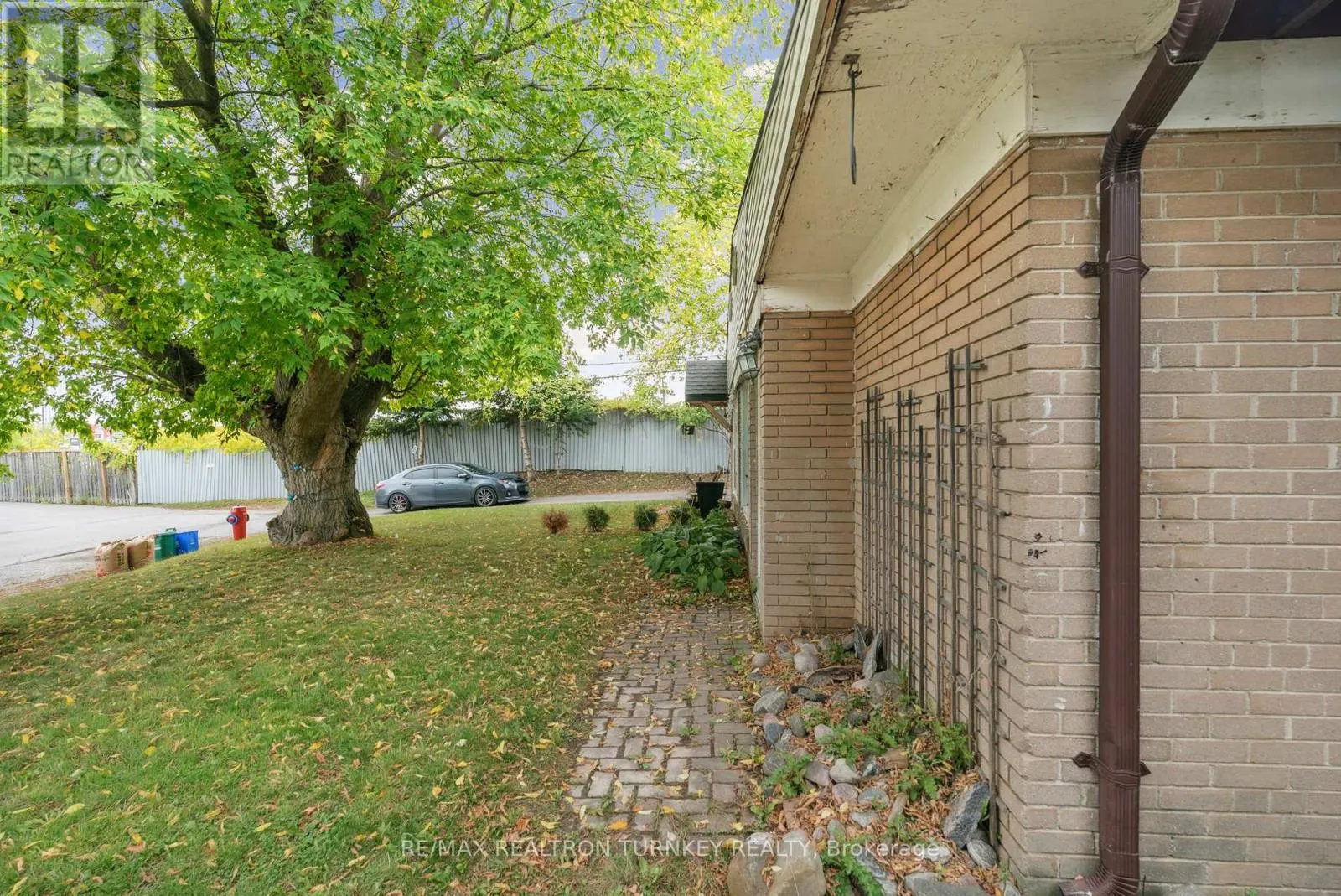 81 RYE CRESCENT