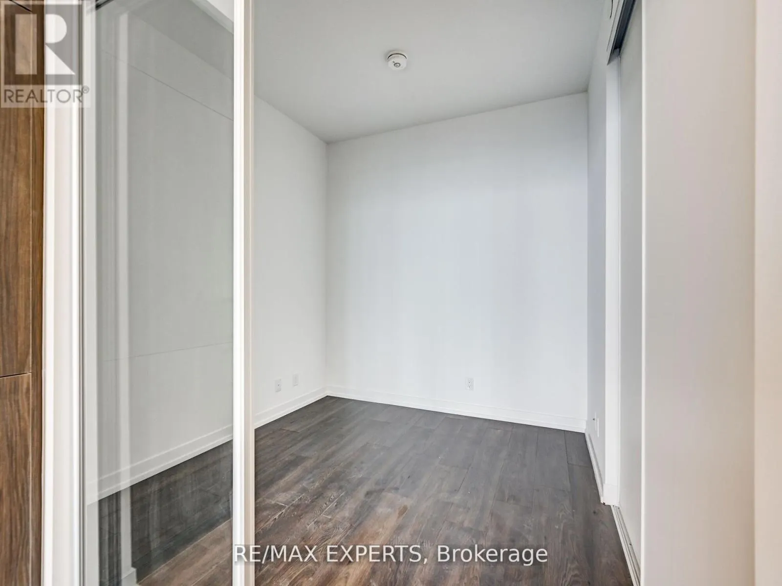 3505 - 5 BUTTERMILL AVENUE