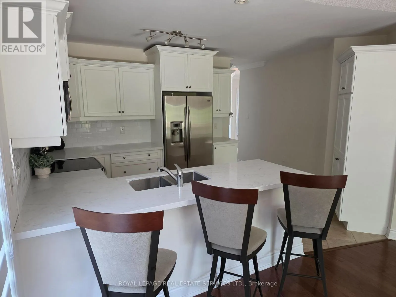 62 RENAISSANCE POINT