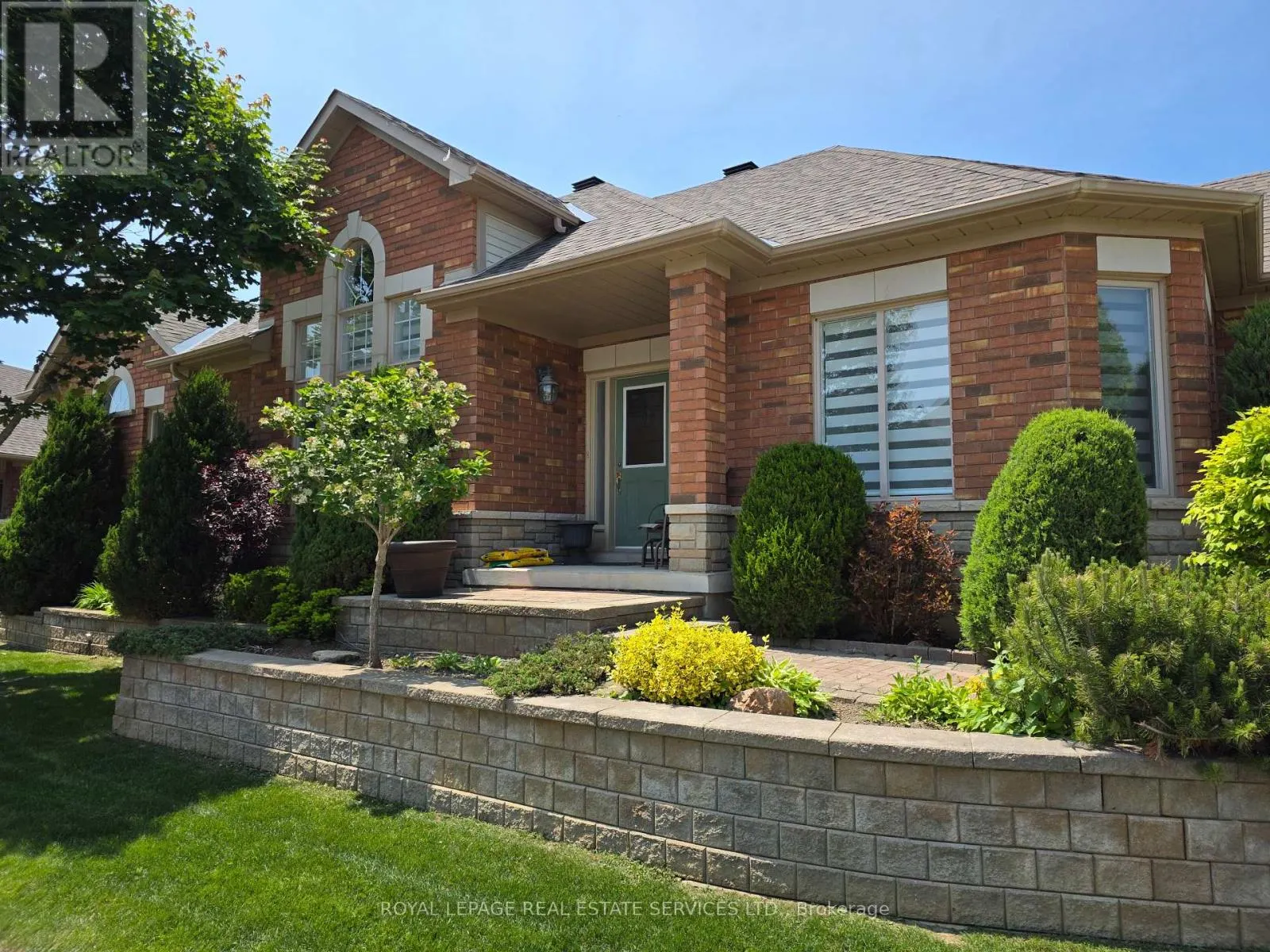 62 RENAISSANCE POINT